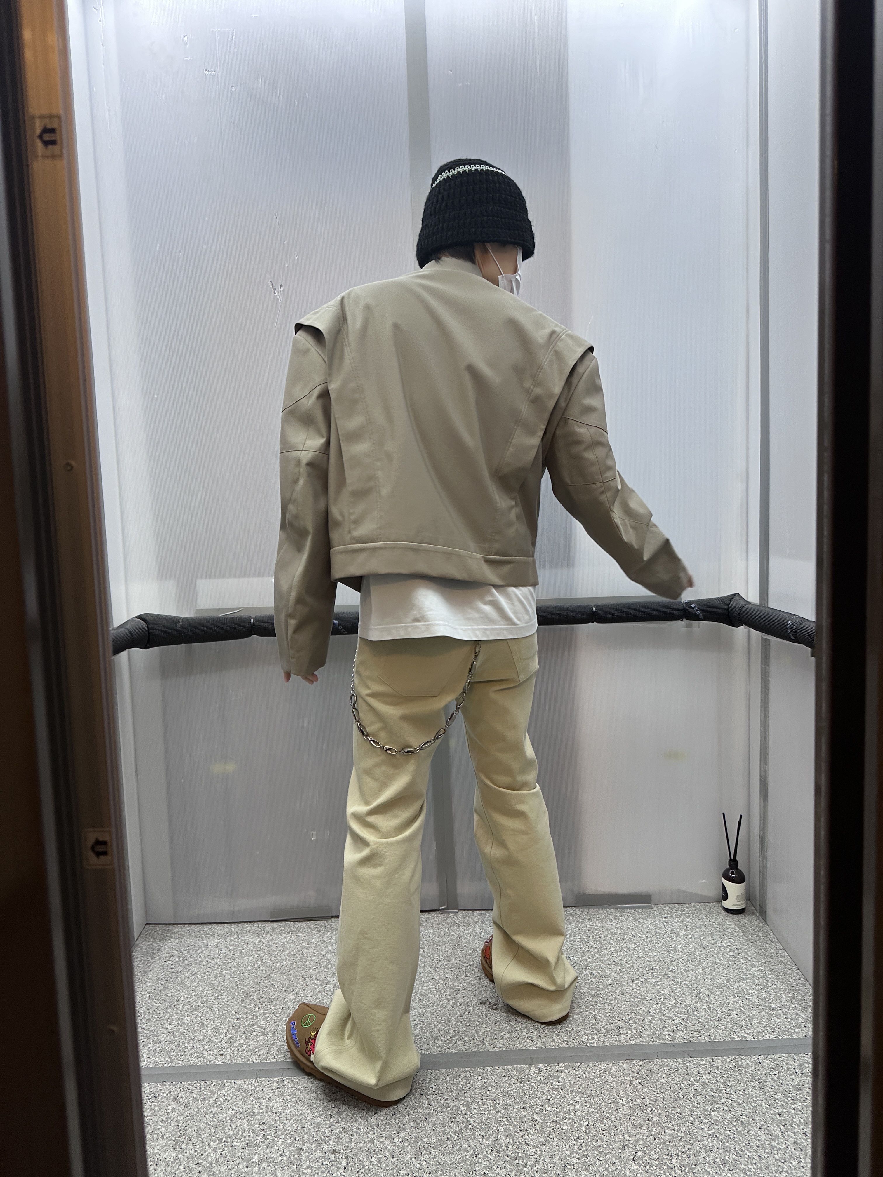 Nonnod Flared Pants Beige 착용 스타일 - 5