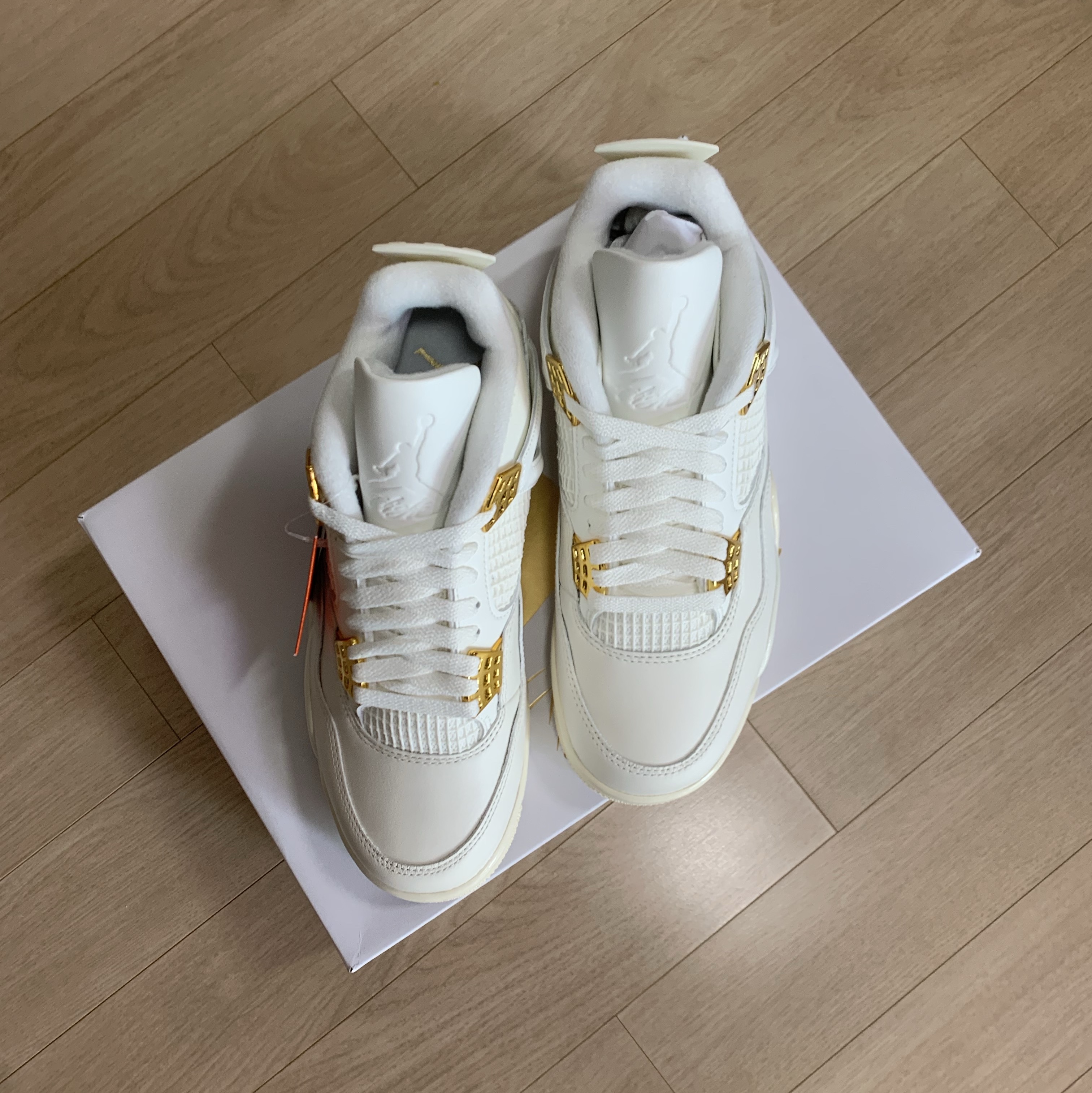 (W) Jordan 4 Retro Metallic Gold 착용 스타일 - 3