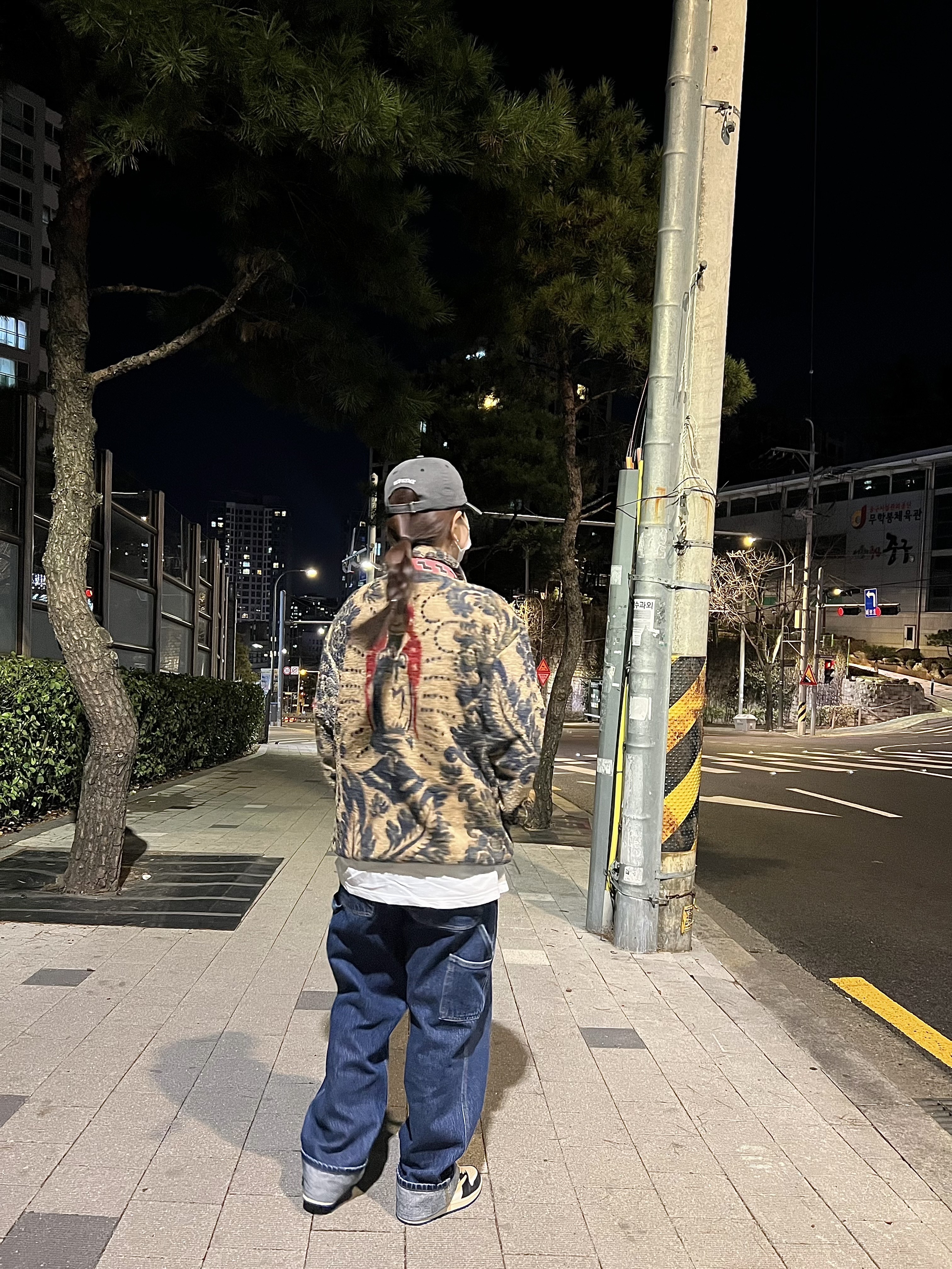 Kapital Damask Pattern Maria Fleece Zip Blouson Beige, Supreme Pigment Print S Logo 6-Panel Black - 20SS 착용 스타일
