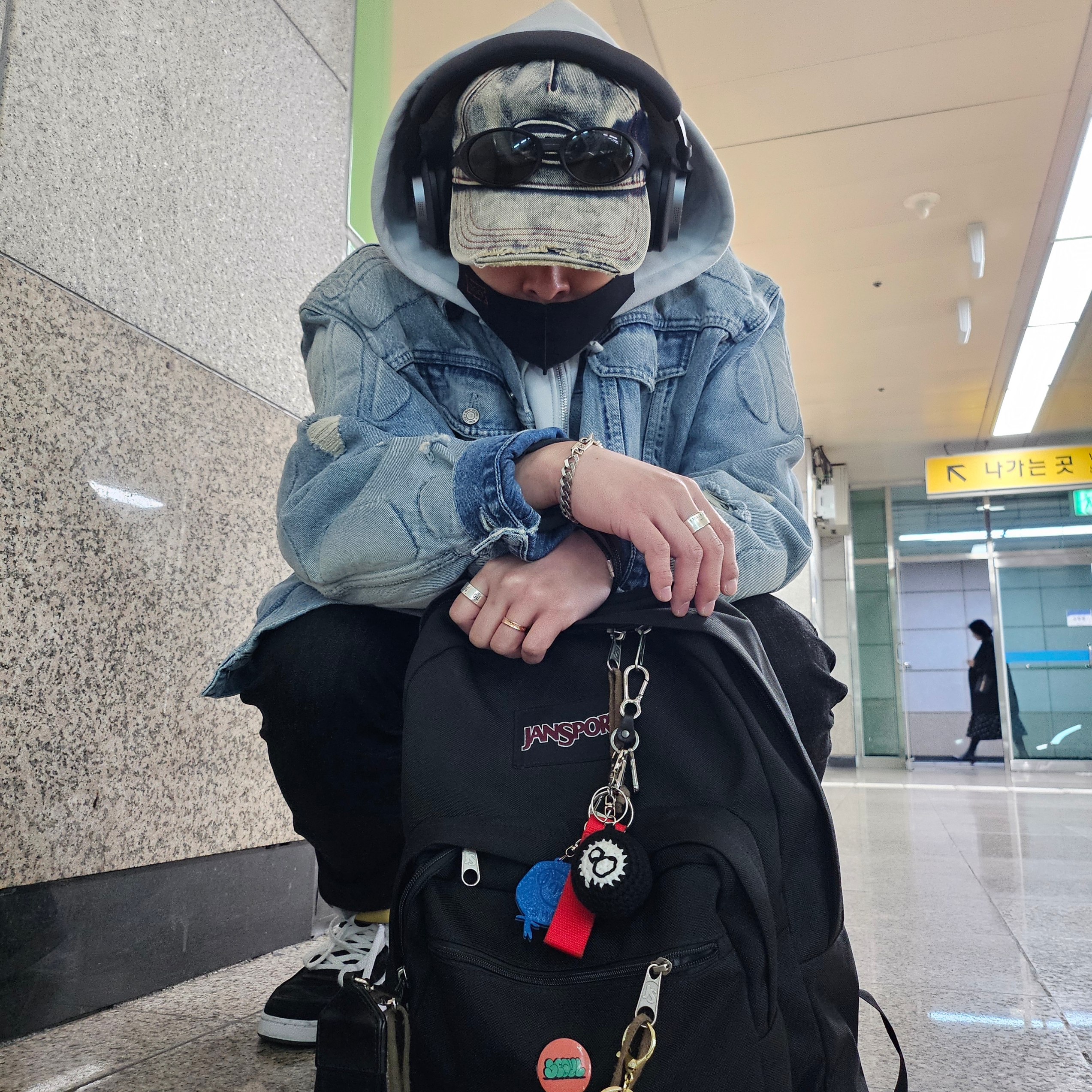 Oakley Eye Jacket Redux Matte Black Frame Prizm Grey Lenses High Bridge Fit, Yeezy Gap Engineered By Balenciaga Padded Denim Jacket Blue 착용 스타일 - 3