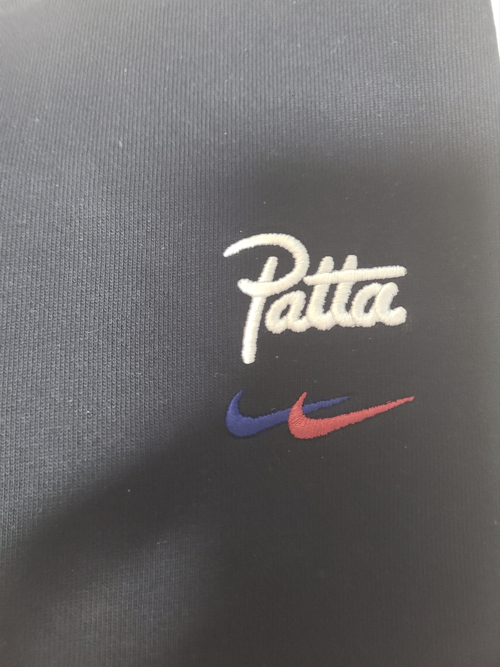 Nike x Patta x FC Barcelona Solo Swoosh Hoodie Culers del Món (FD4147-010) 착용 스타일 - 2