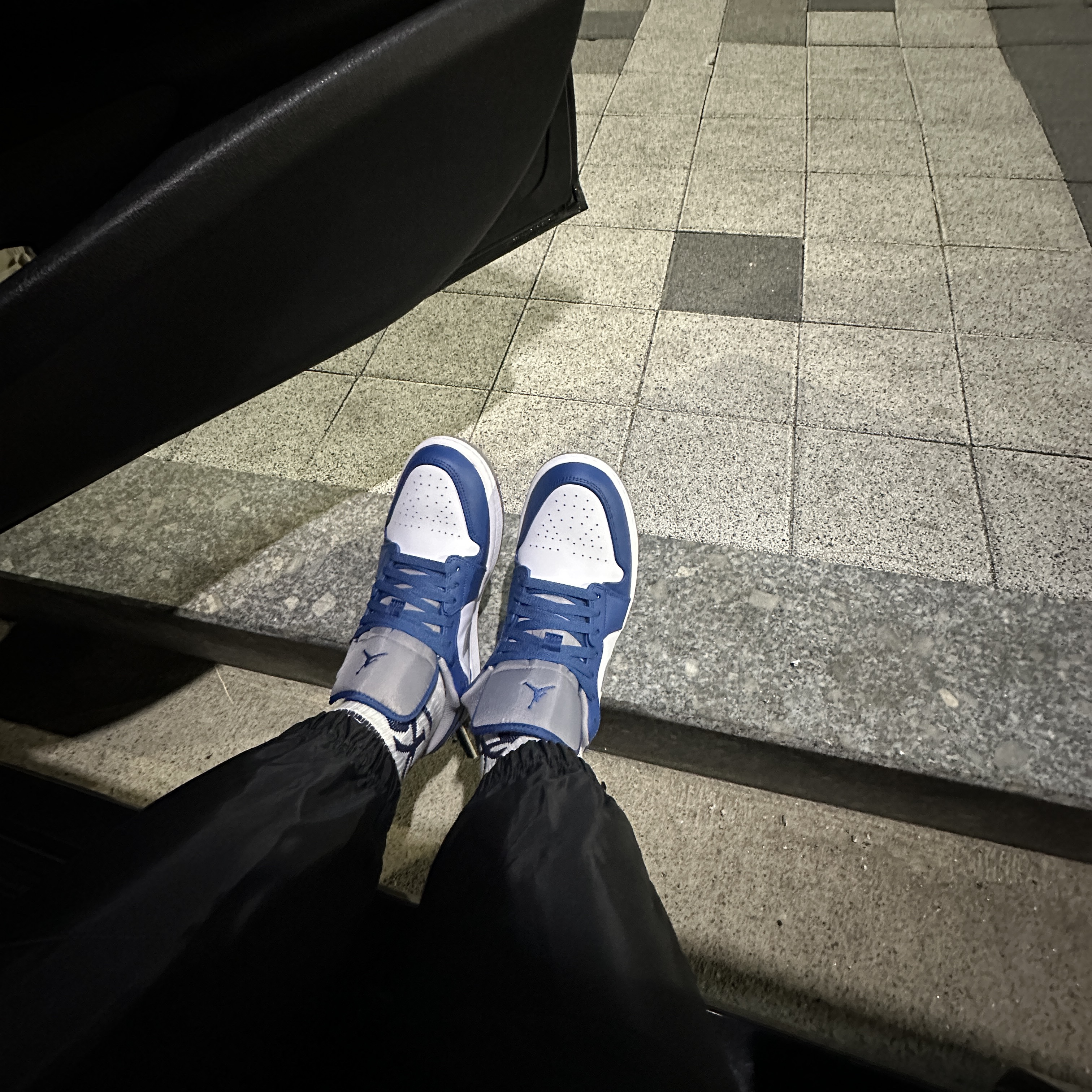 Jordan 1 Low True Blue Cement Grey 착용 스타일 - 2