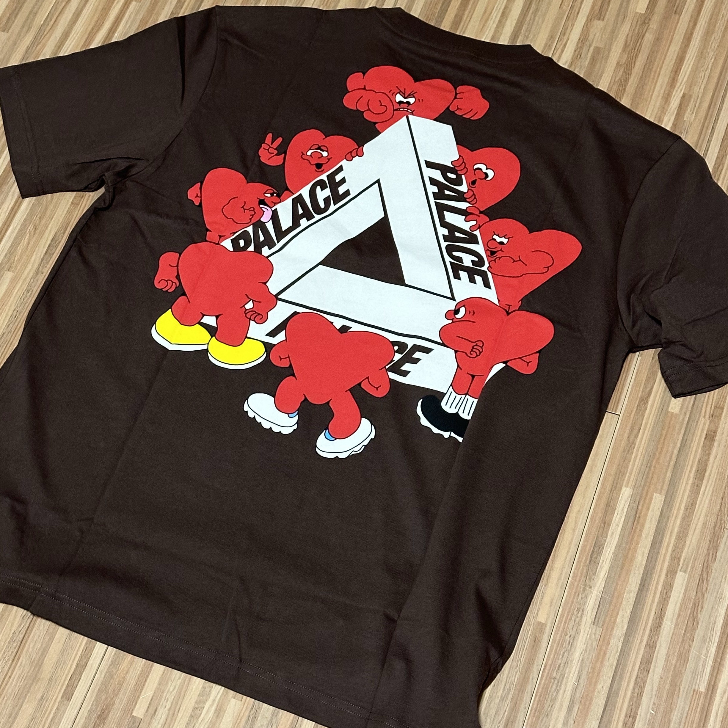 Palace Tri-Hearts T-Shirt Nice Brown - 24SS 착용 스타일
