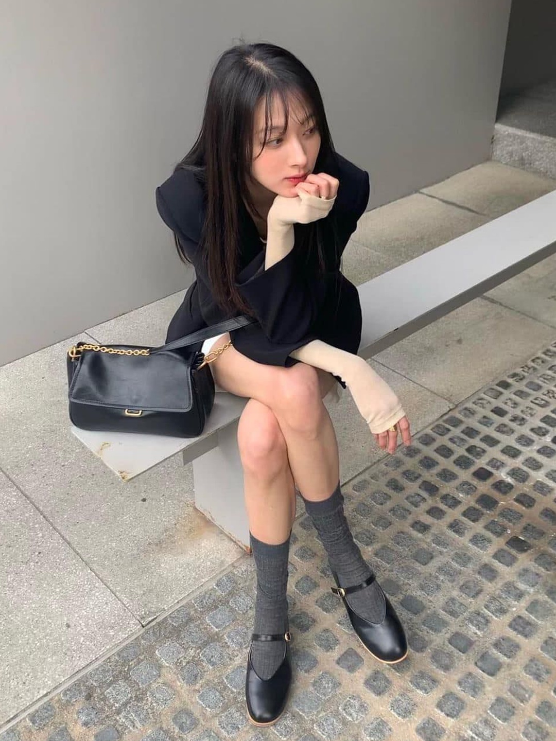 (W) Maison Margiela Tabi Mary Jane Black, (W) Miu Miu Leather Ballerinas Black 착용 스타일 - 2