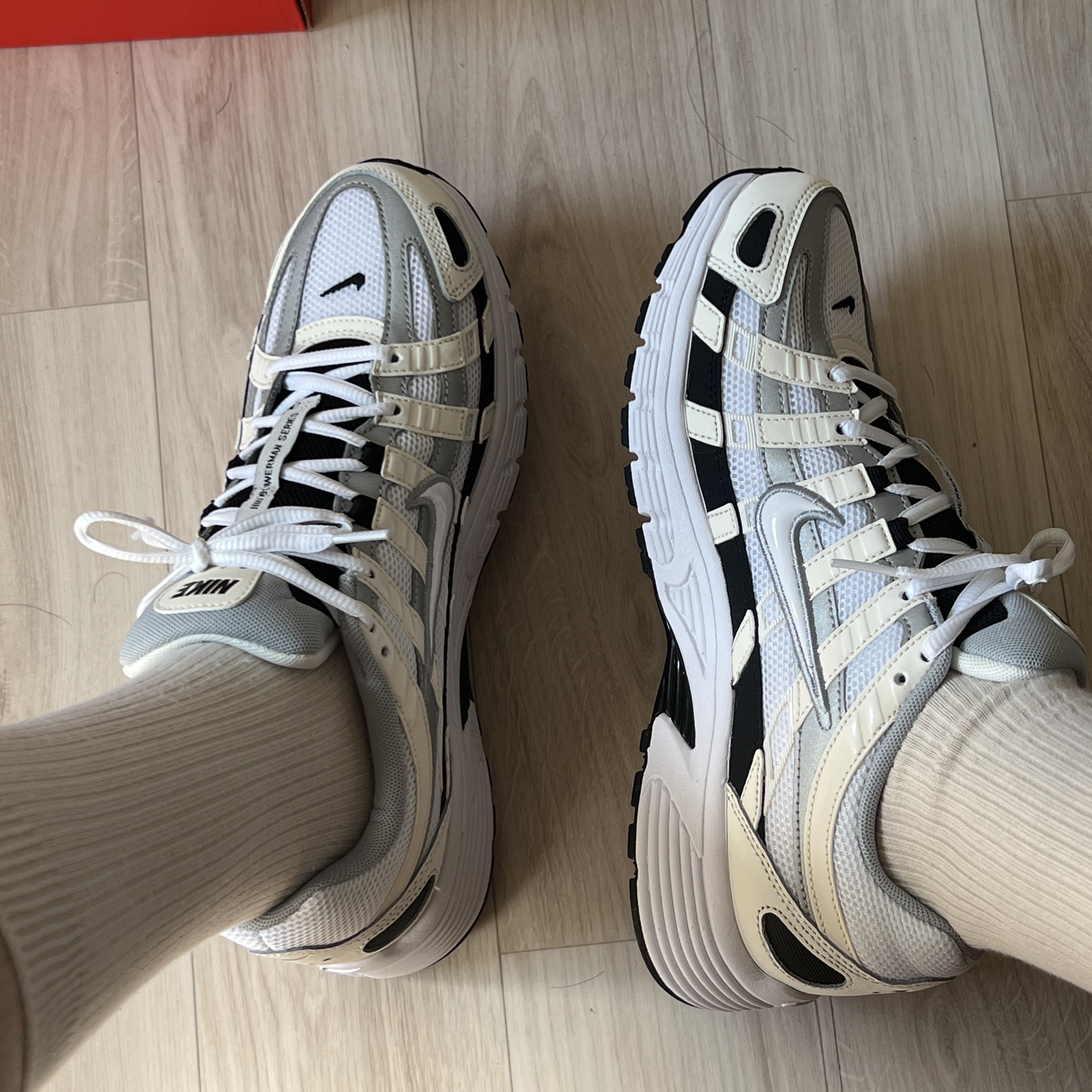 Nike P-6000 Sail Wolf Grey 착용 스타일