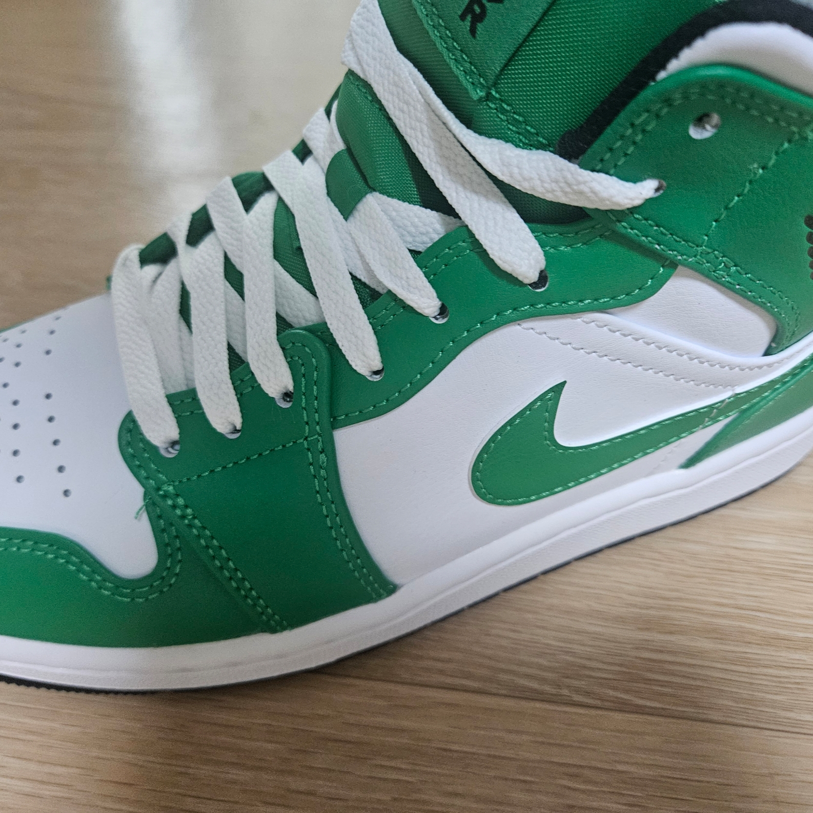 Jordan 1 Mid Lucky Green 착용 스타일