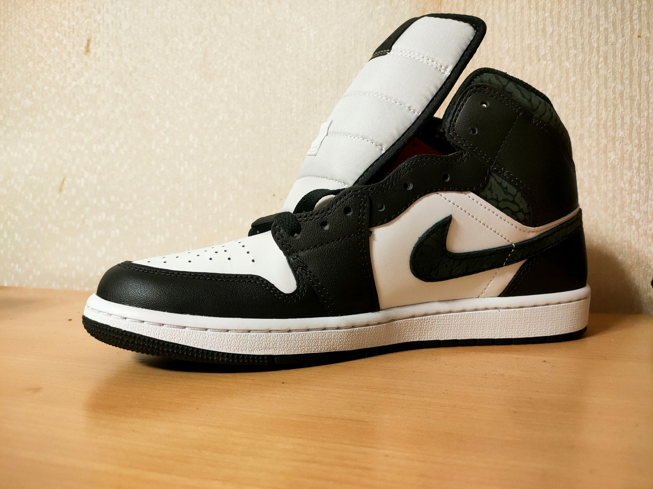 Jordan 1 Mid SE Off Noir Black White 착용 스타일