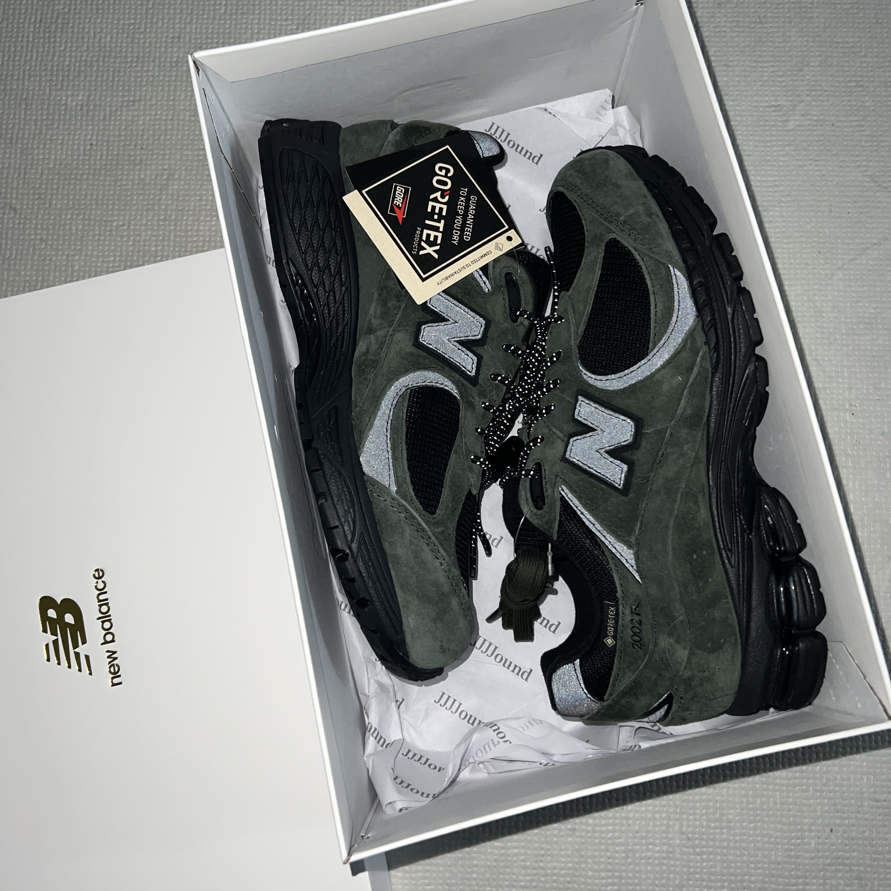 New Balance x JJJJound 2002R Gore-Tex Pine 착용 스타일