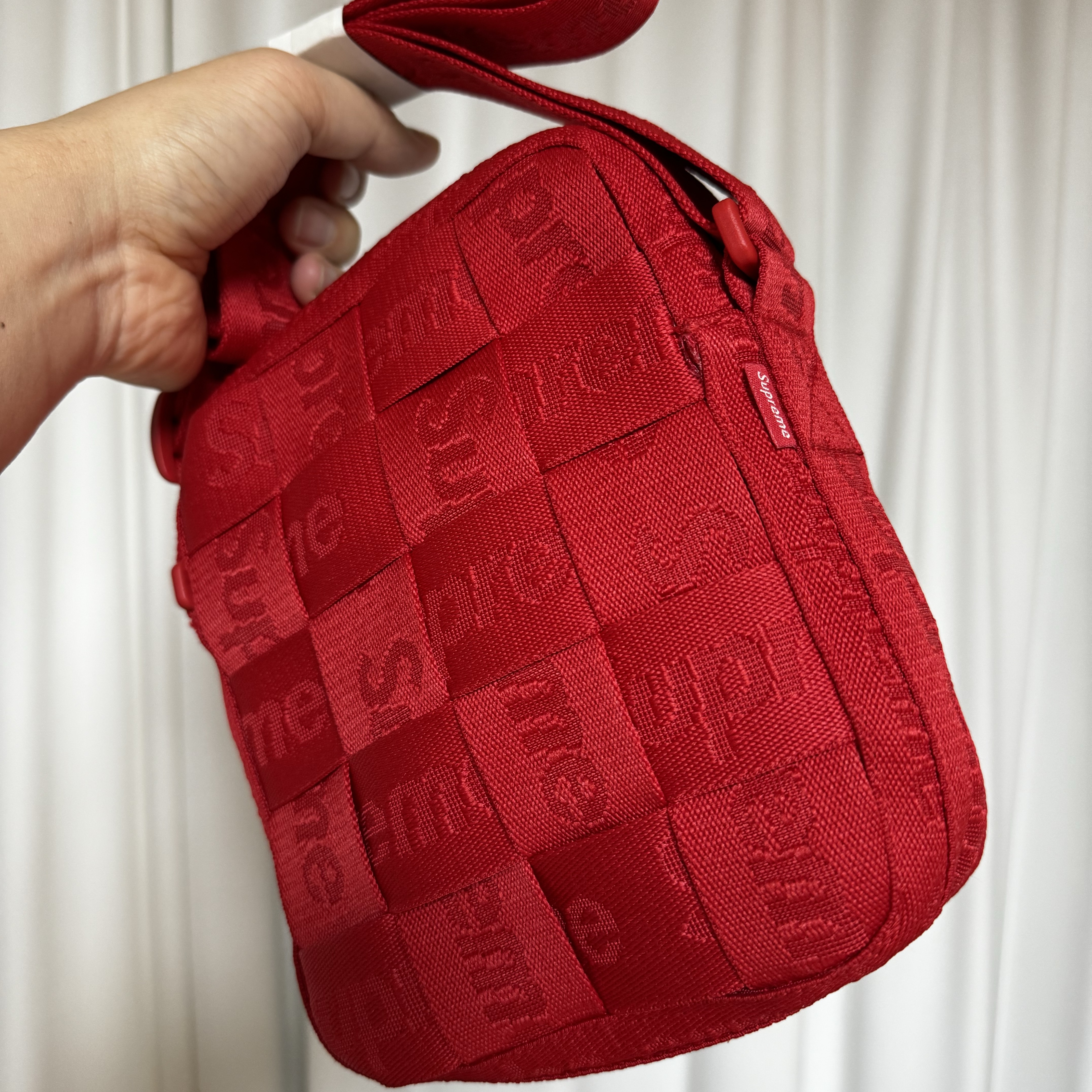 Supreme Woven Shoulder Bag Red - 23SS 착용 스타일