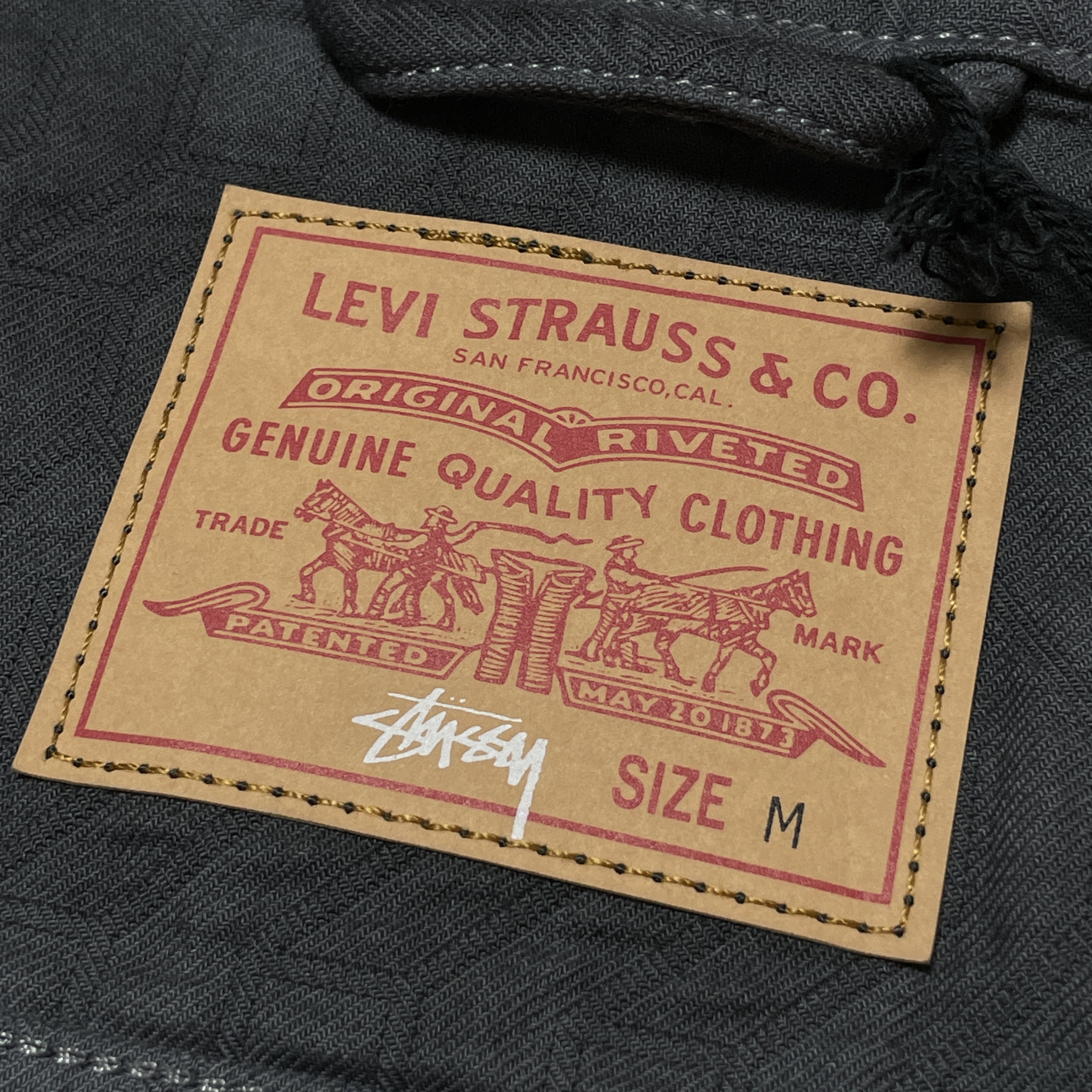 Stussy x Levi's Jacquard Trucker Jacket Black 착용 스타일 - 5