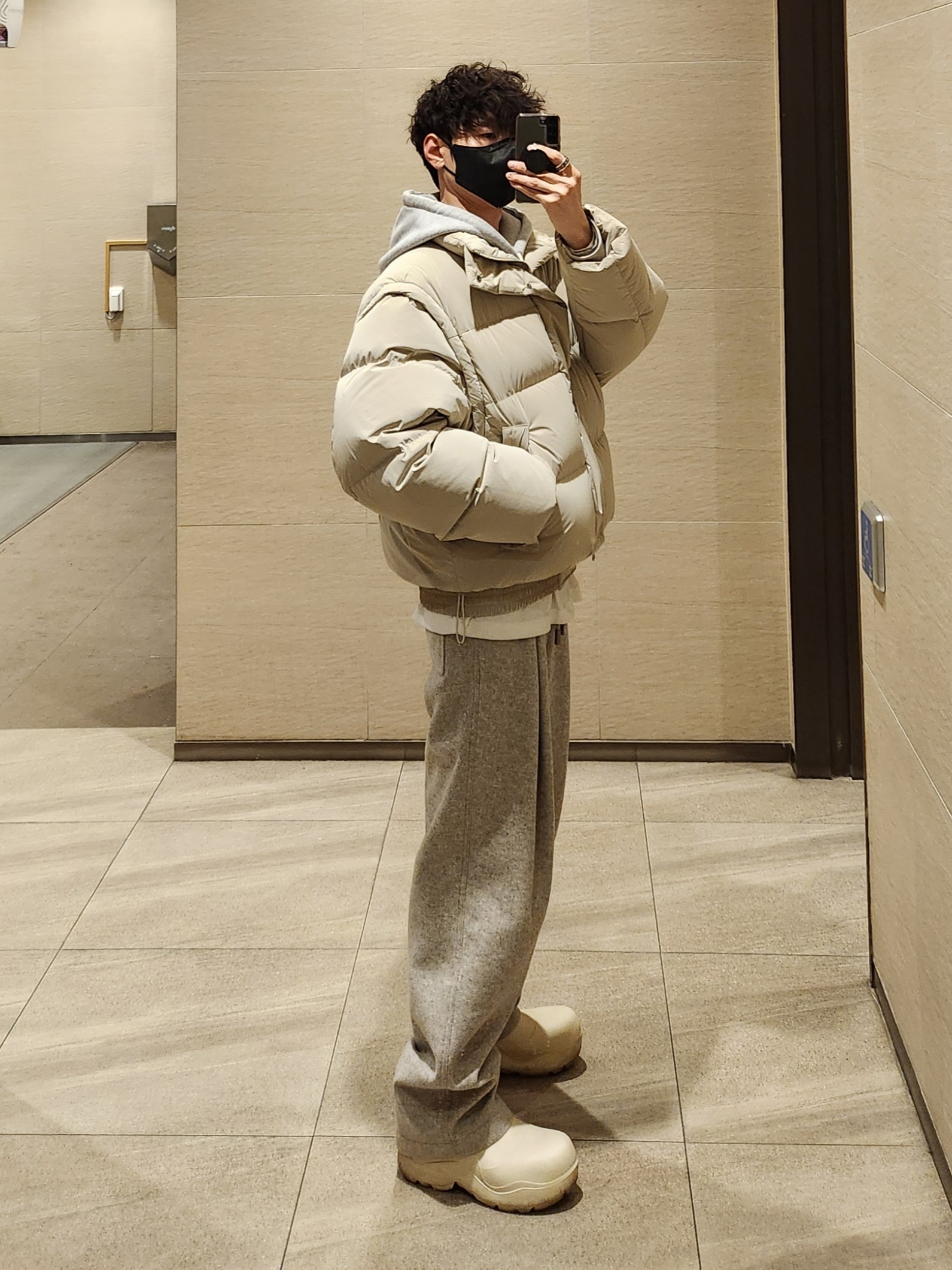 Bottega Veneta Puddle Ankle Boots Sea Salt, Puma x AMI Hoodie Light Gray Heather 착용 스타일 - 2