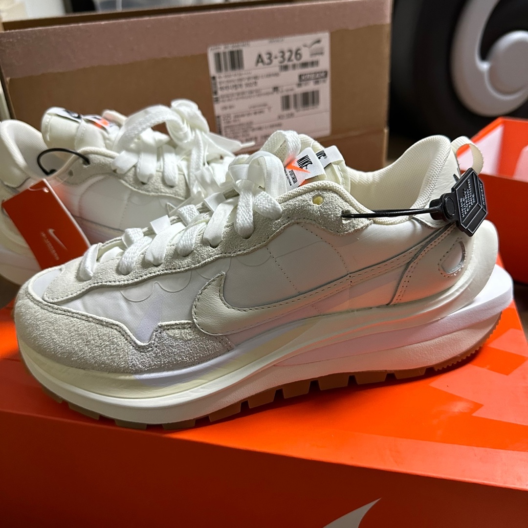 Nike x Sacai VaporWaffle White and Gum 착용 스타일