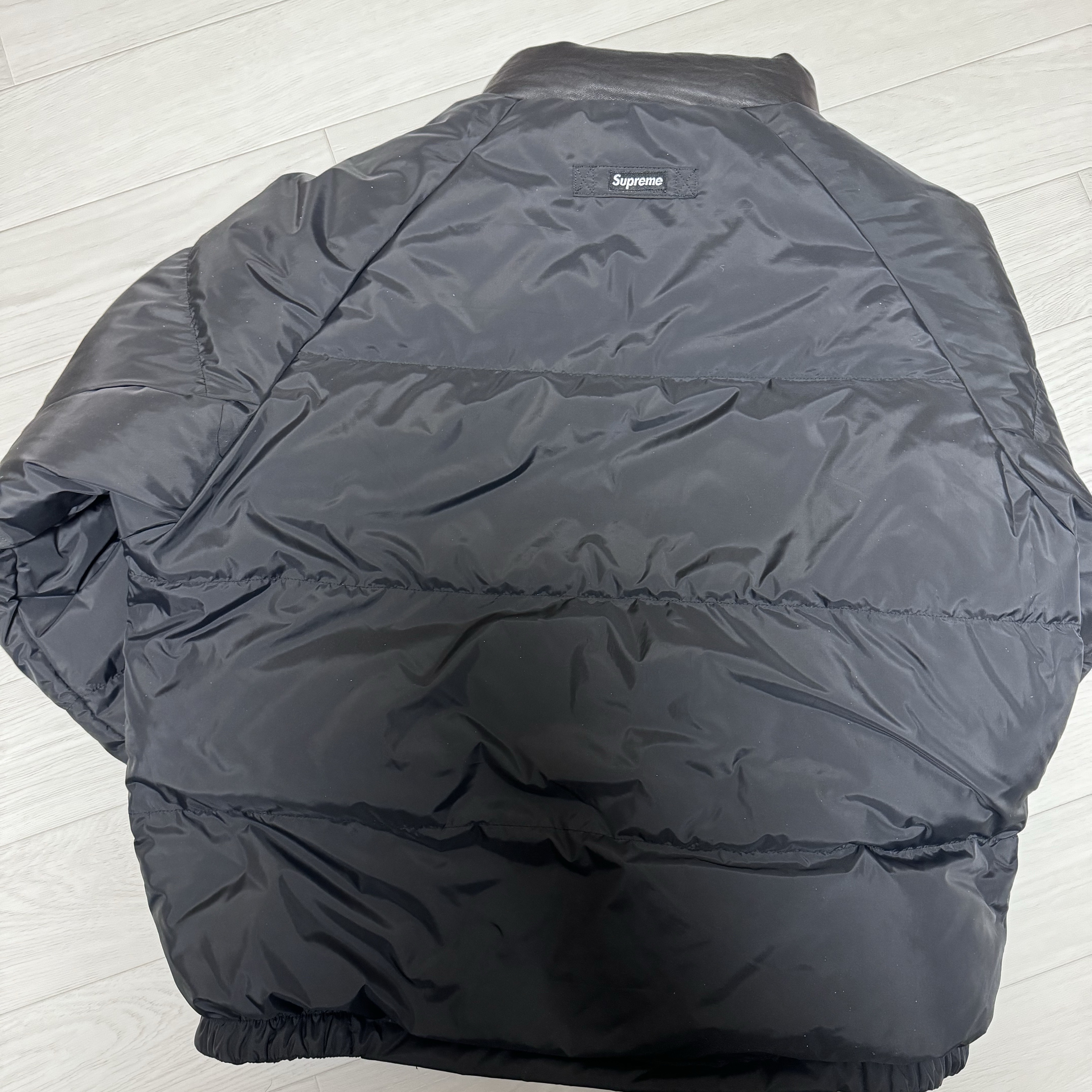 Supreme Reversible Down Puffer Jacket Black - 24SS 착용 스타일 - 2