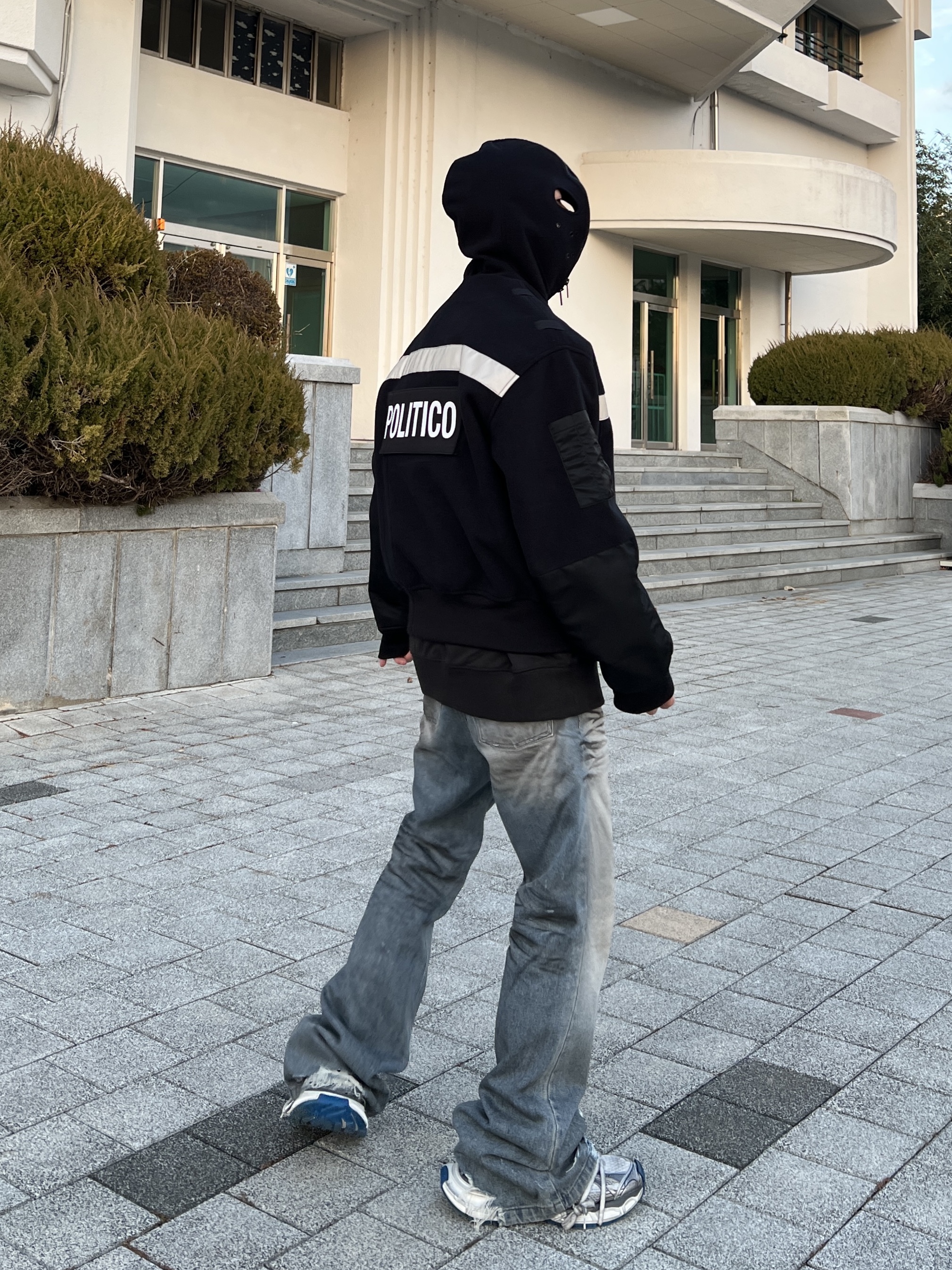 Balenciaga 3XL Sneakers Grey White Blue, Project G/R Politico Fleece Jacket Black 착용 스타일
