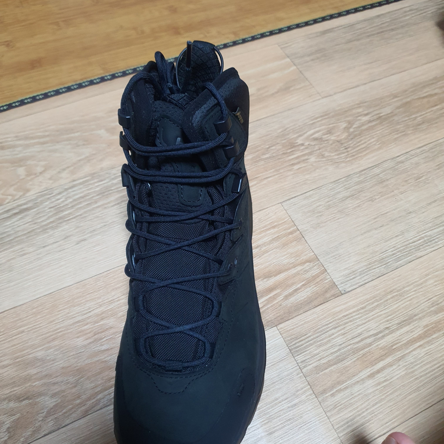 Hoka Kaha 2 Gore-Tex Black 착용 스타일
