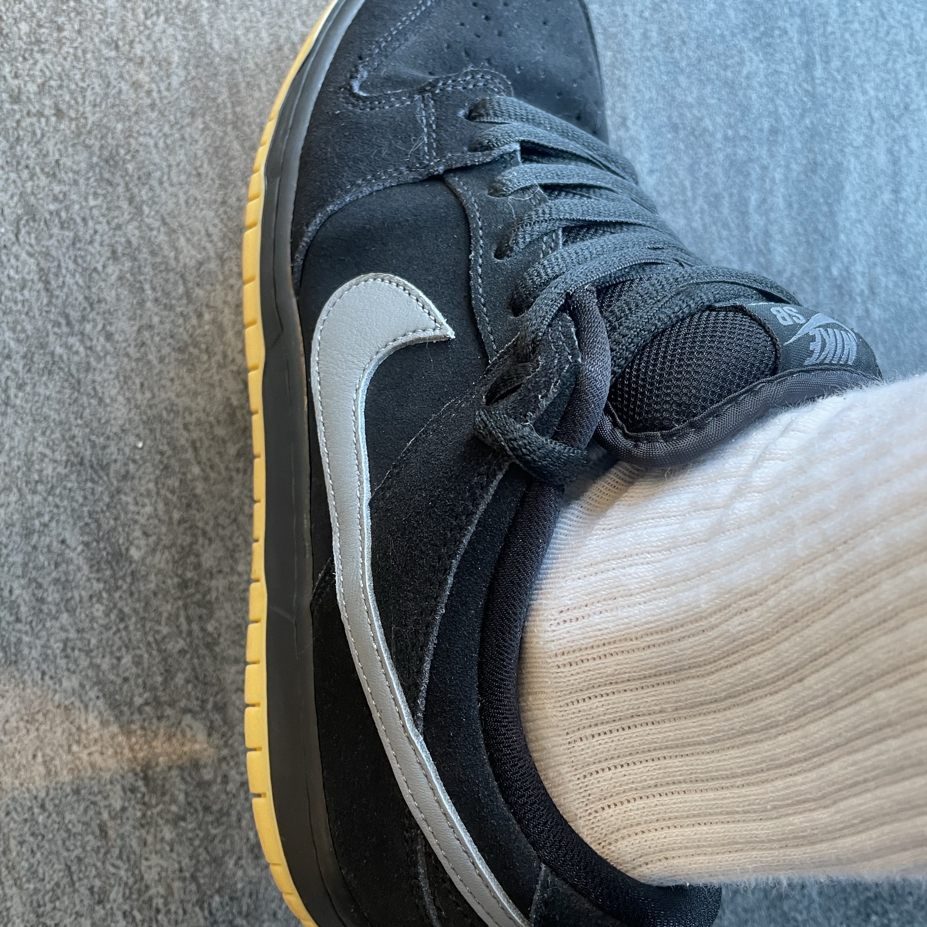 Nike SB Dunk Low Pro Black Cool Grey 착용 스타일 - 1