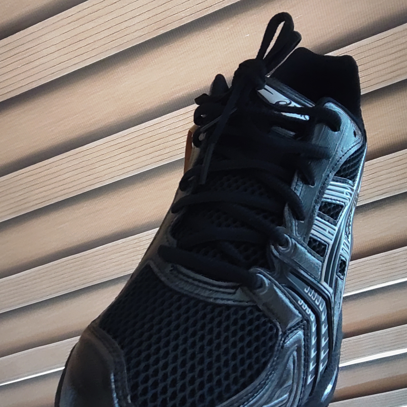 Asics Gel-Kayano 14 Black Pure Silver 착용 스타일
