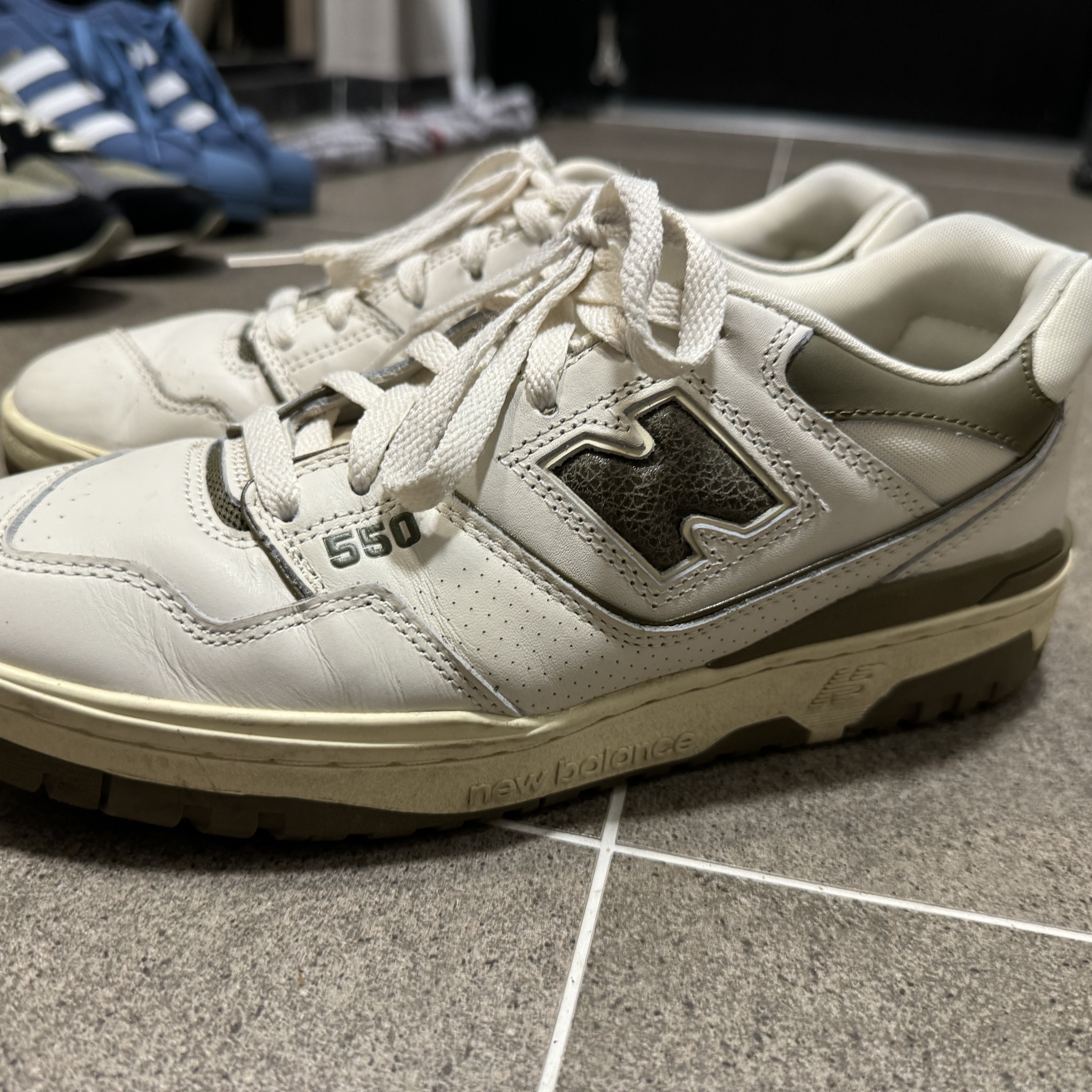 New Balance x Aime Leon Dore 550 Olive 착용 스타일 - 1