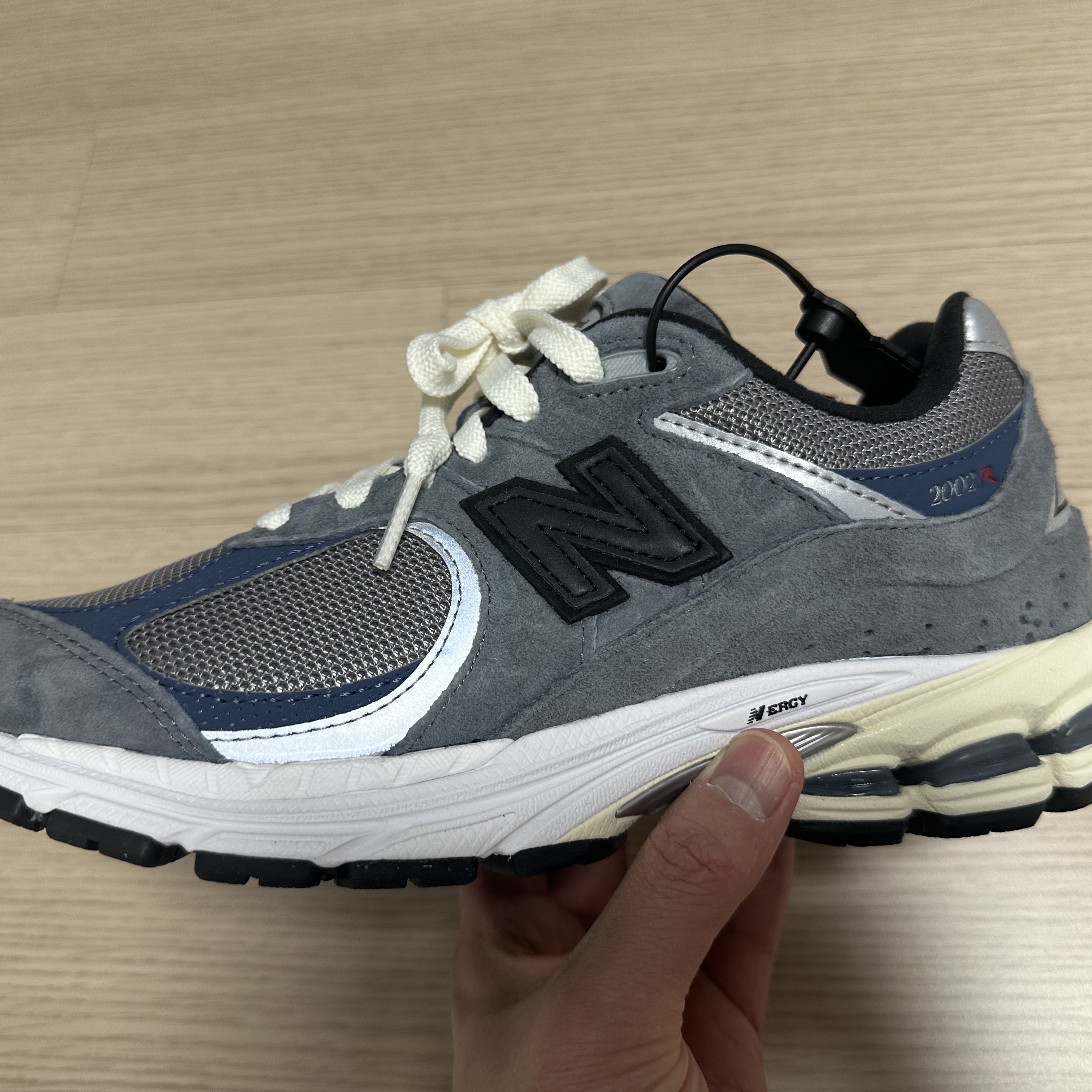 New Balance x JJJJound 2002R Storm Blue 착용 스타일 - 1
