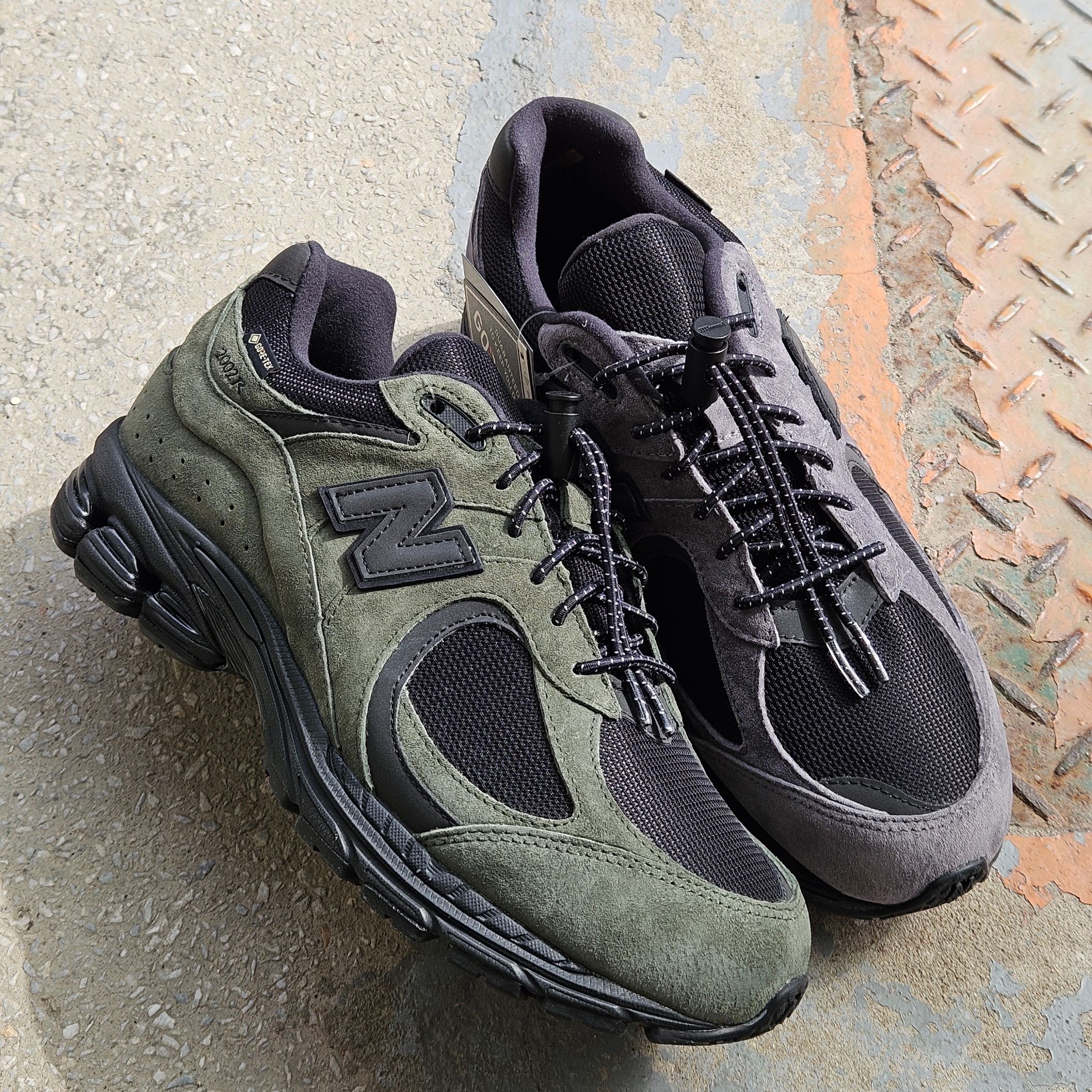 New Balance x JJJJound 2002R Gore-Tex Pine 착용 스타일 - 2