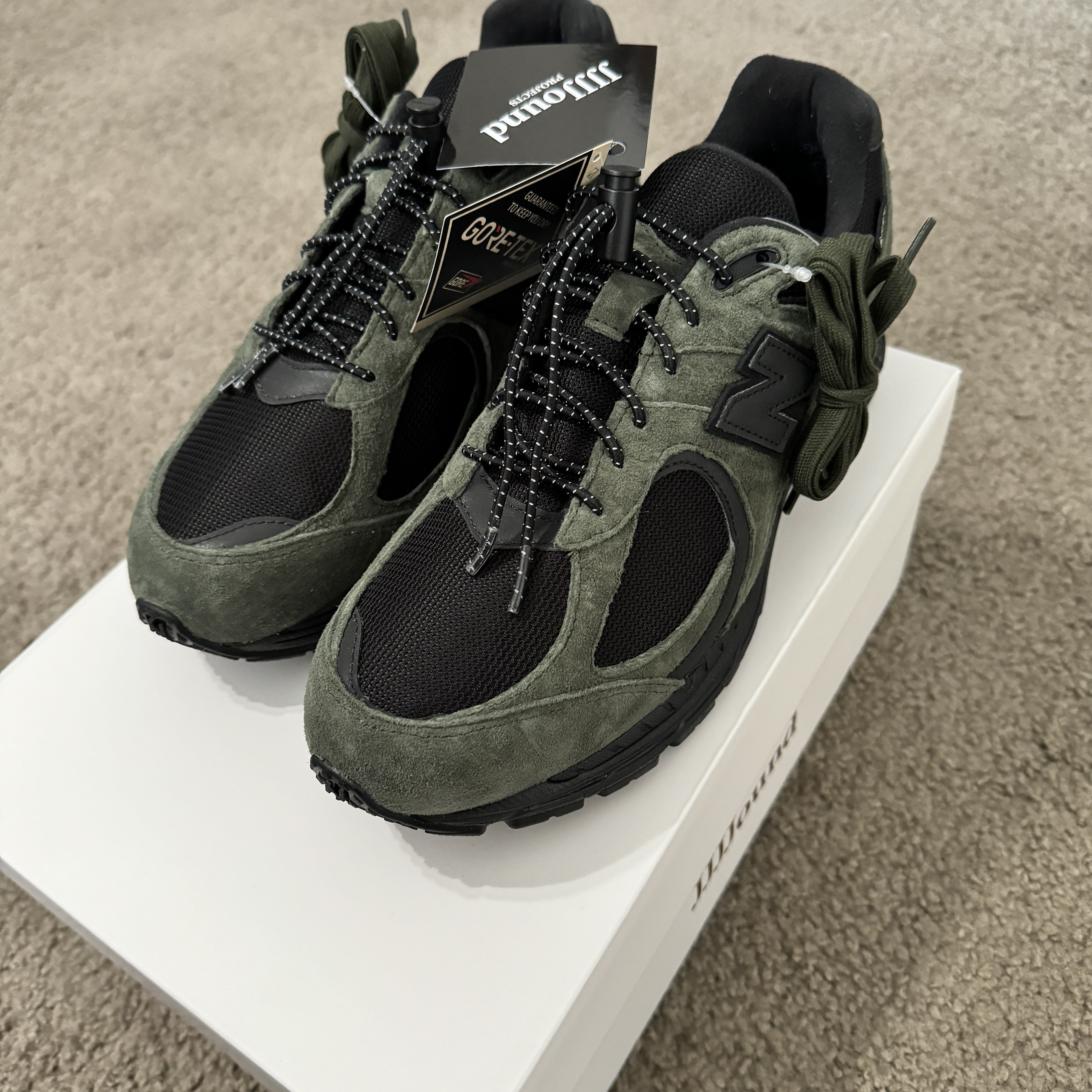 New Balance x JJJJound 2002R Gore-Tex Pine 착용 스타일