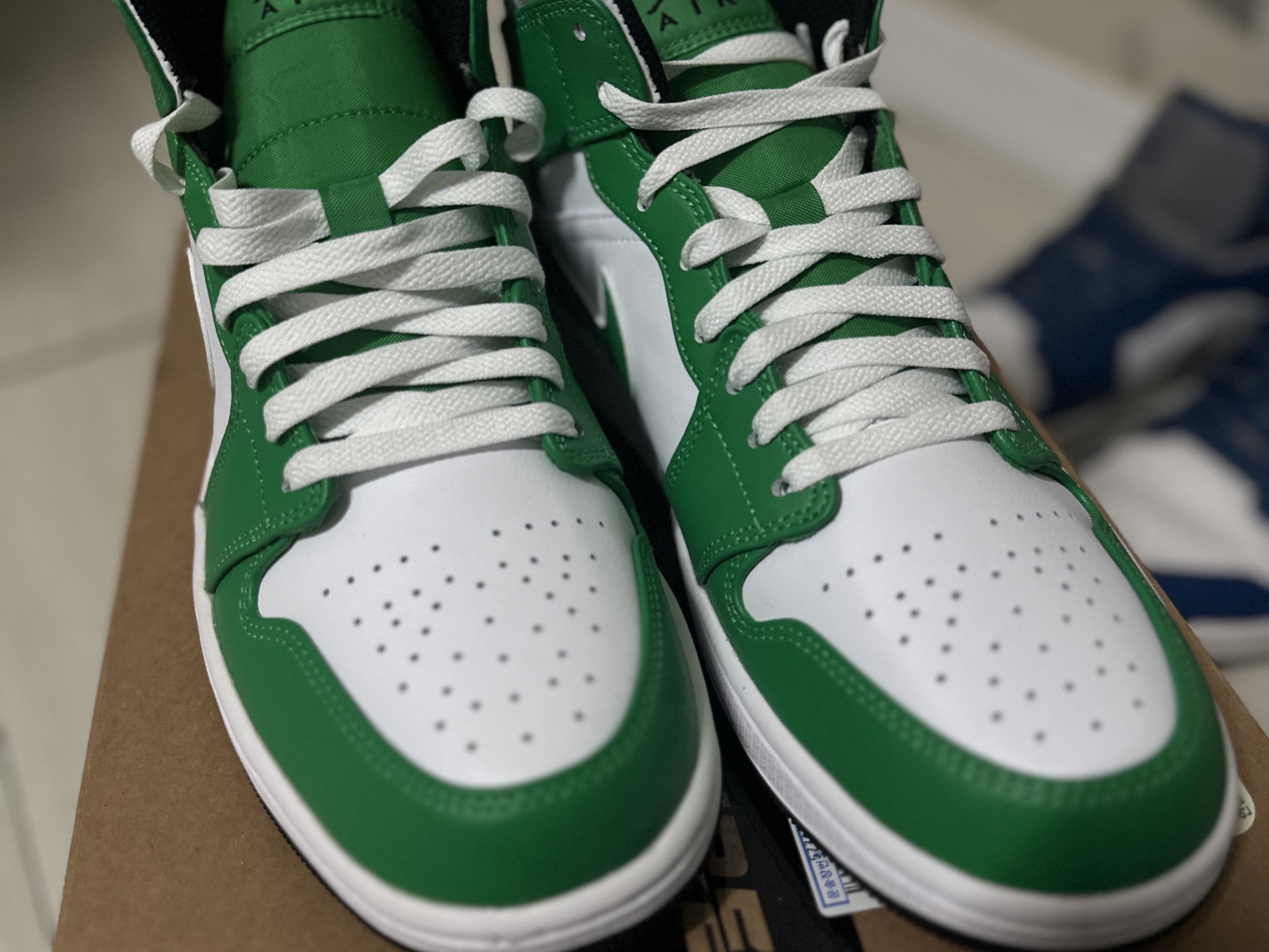 Jordan 1 Mid Lucky Green 착용 스타일 - 2