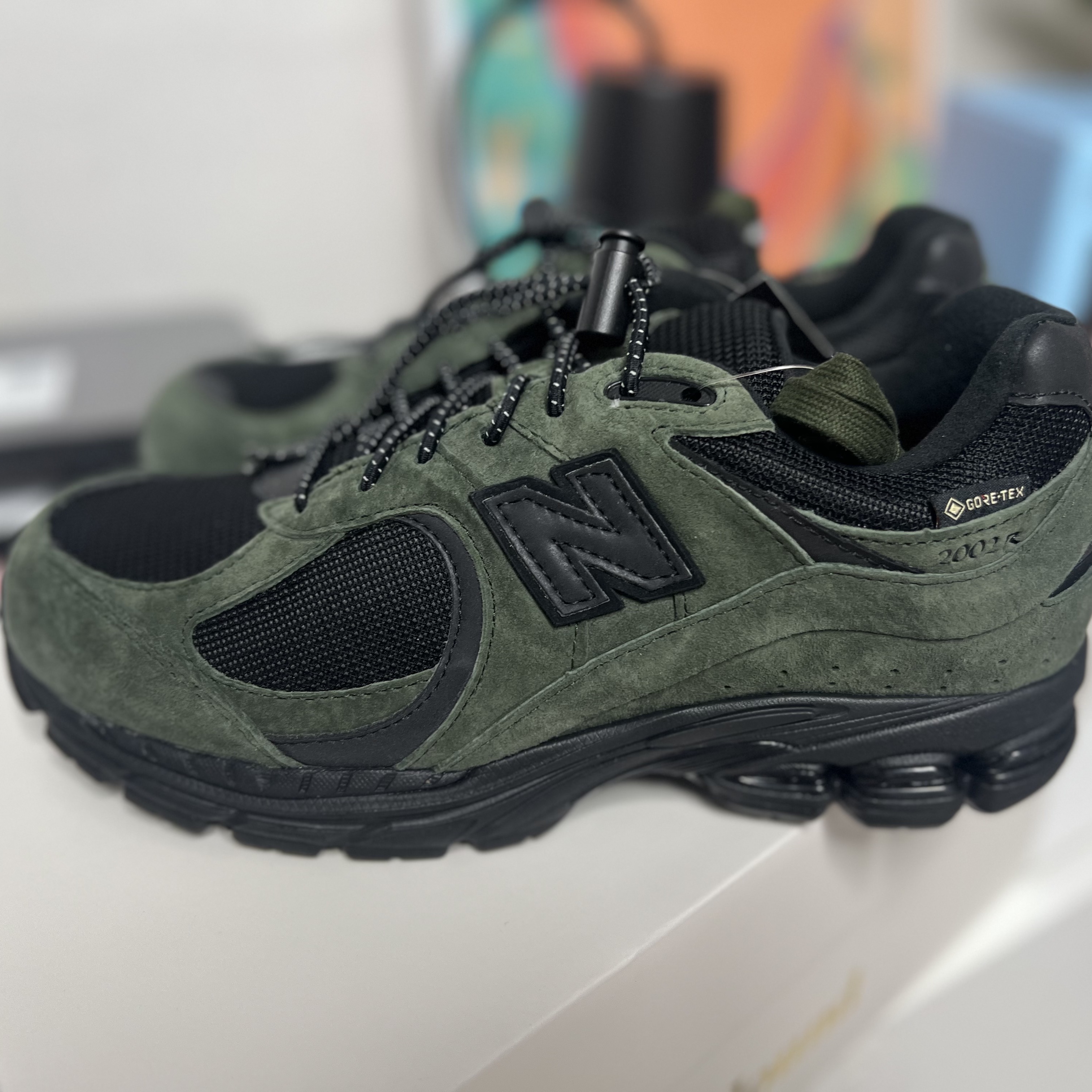 New Balance x JJJJound 2002R Gore-Tex Pine 착용 스타일 - 2