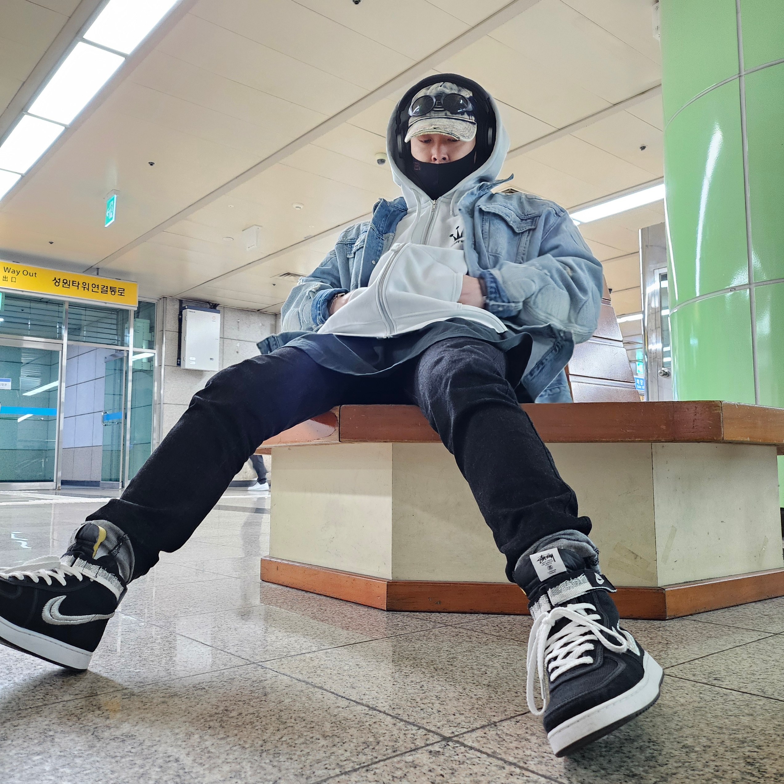 Oakley Eye Jacket Redux Matte Black Frame Prizm Grey Lenses High Bridge Fit, Yeezy Gap Engineered By Balenciaga Padded Denim Jacket Blue 착용 스타일 - 2