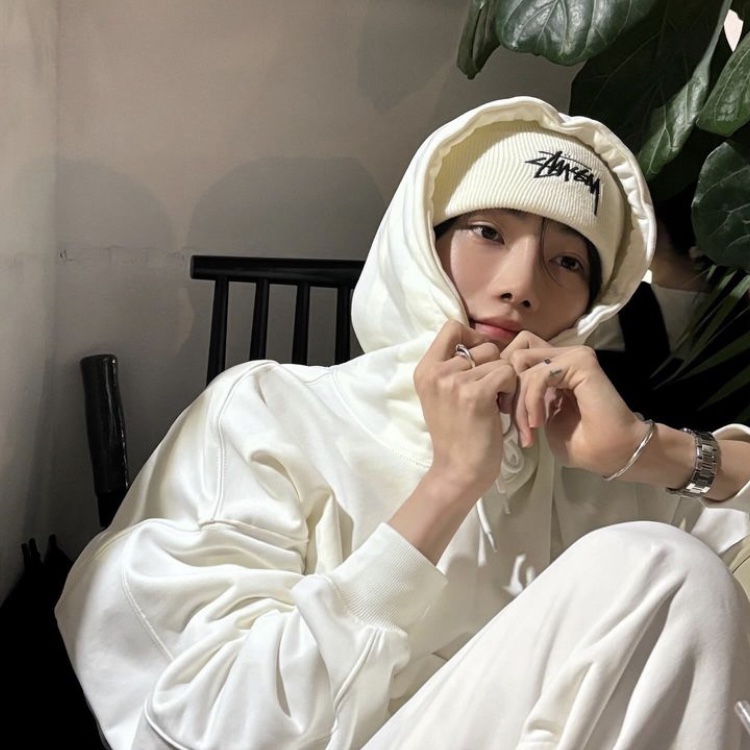 Nike x Stussy Cuff Beanie White 착용 스타일