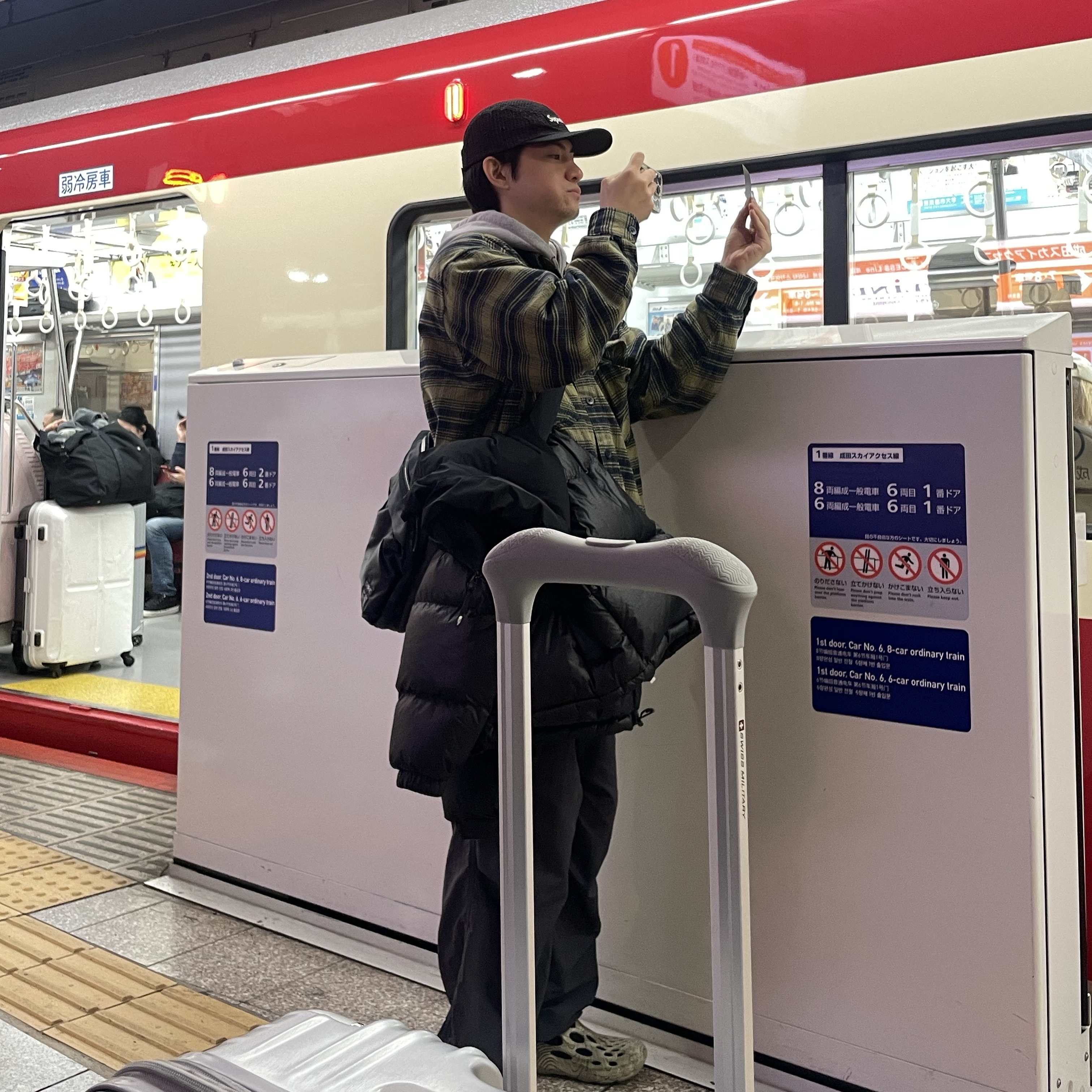 Carhartt WIP Krenz Check Shirt Larch, Supreme Military Camp Cap Black - 22FW 착용 스타일