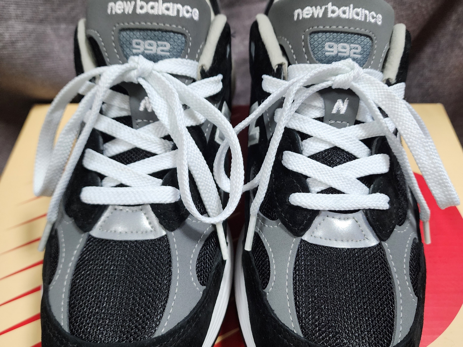 New Balance 992 Made in USA Black Grey 착용 스타일 - 3
