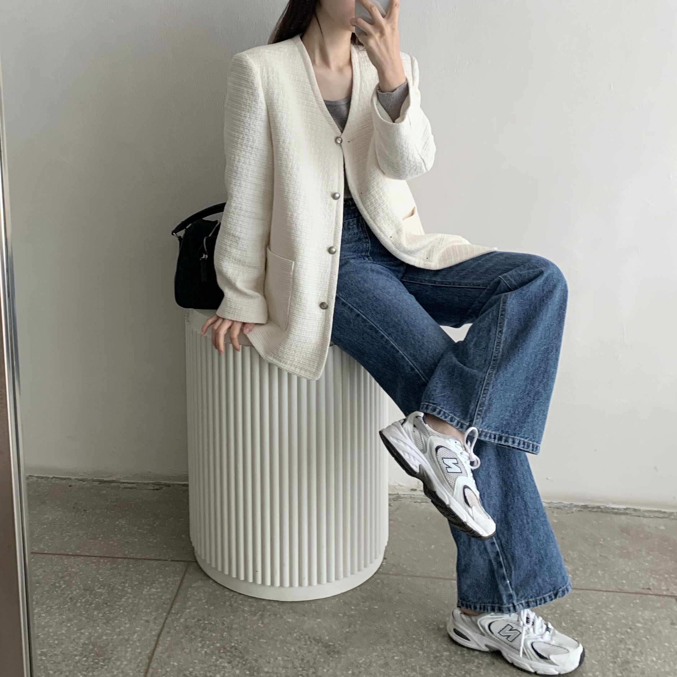 New Balance 530 White, Matin Kim Sporty Tote Bag Black 착용 스타일 - 2