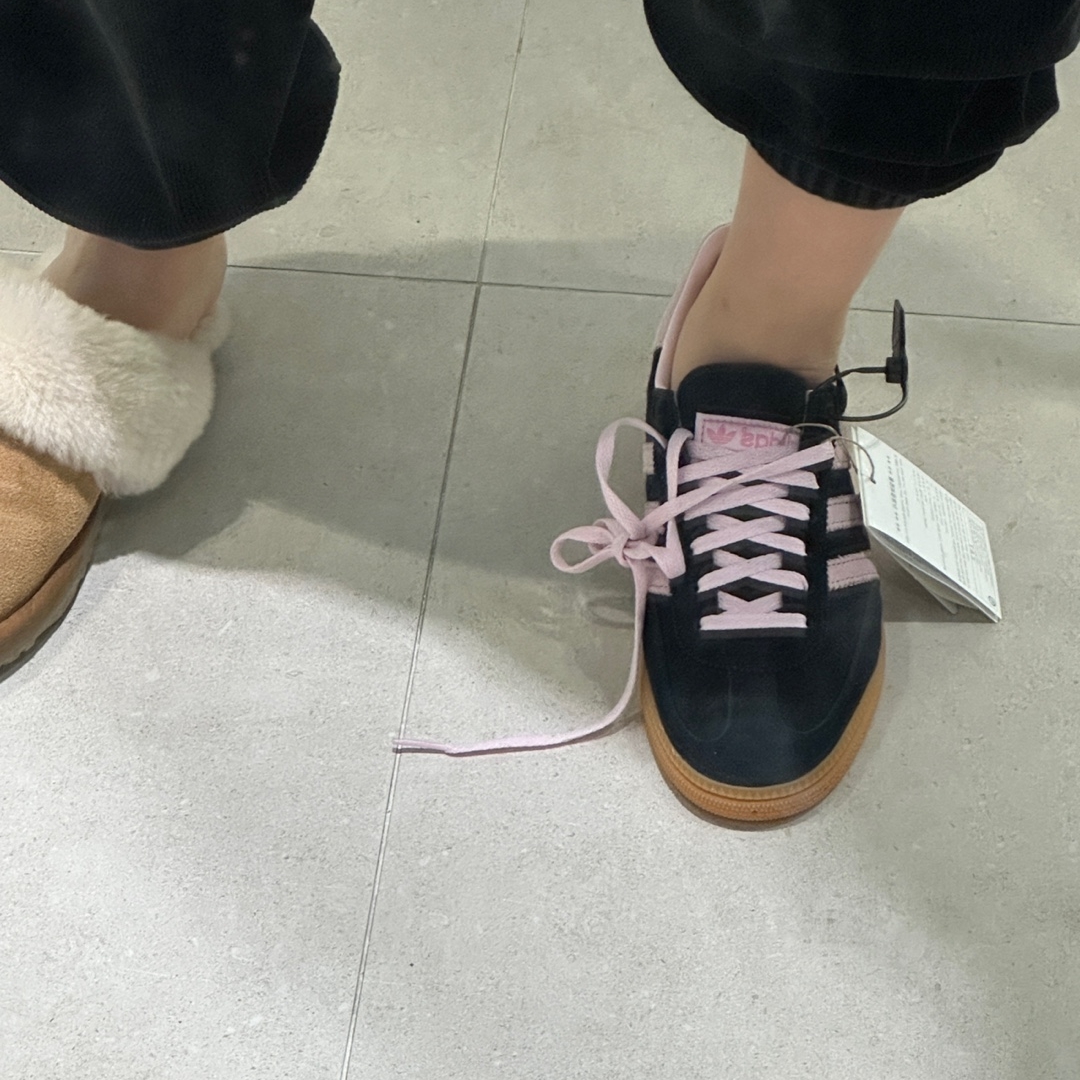 (W) Adidas Spezial Handball Core Black Clear Pink 착용 스타일