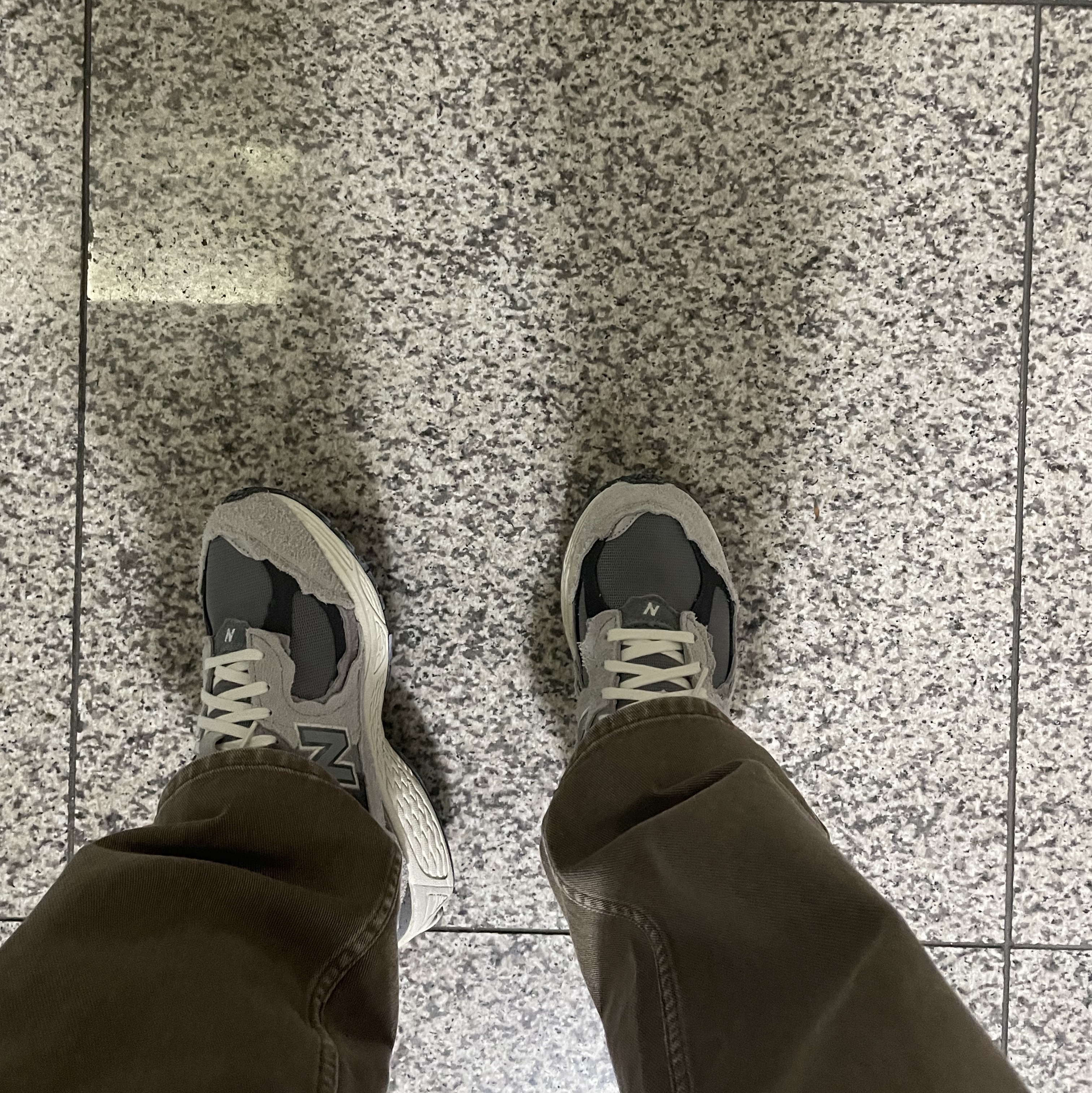 New Balance 2002R Protection Pack Rain Cloud 착용 스타일