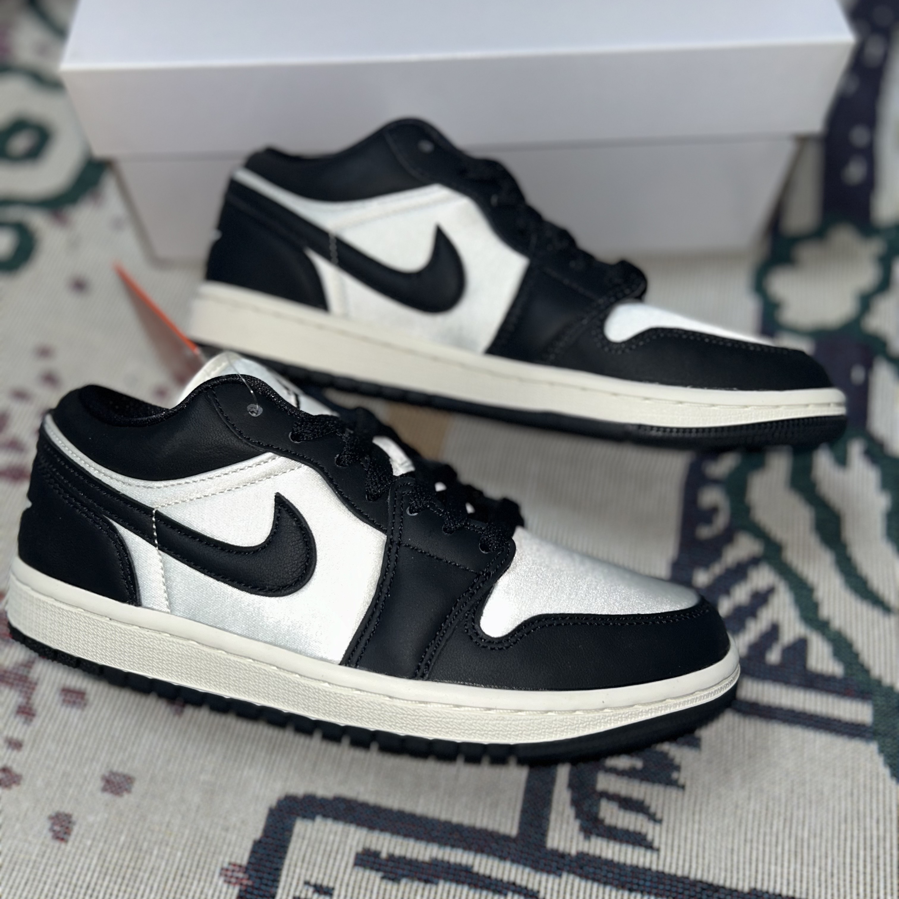 (W) Jordan 1 Low SE Sail Black 착용 스타일 - 2