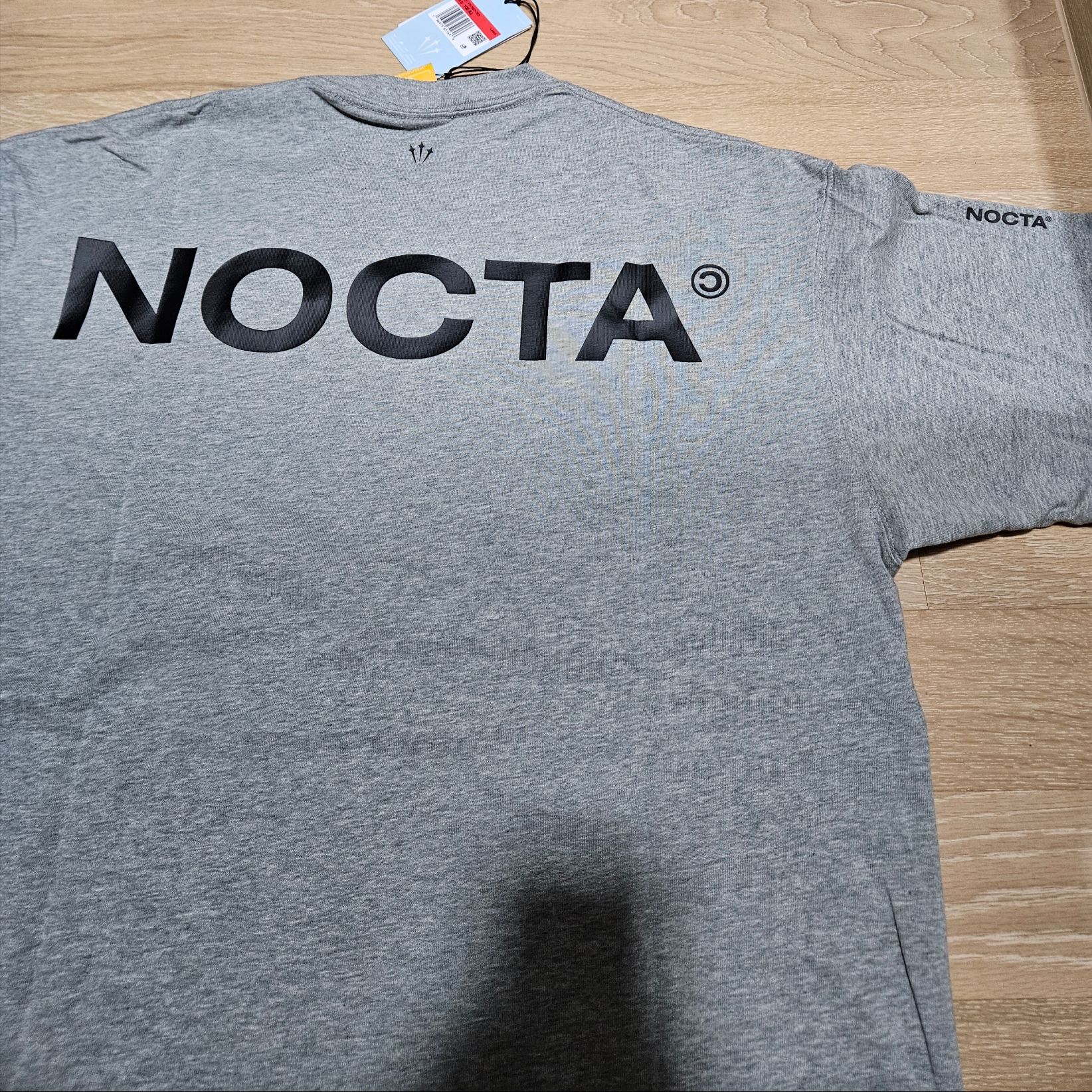 Nike x Drake Nocta Max 90 T-Shirt Dark Heather Grey (FN7663-063) 착용 스타일 - 3