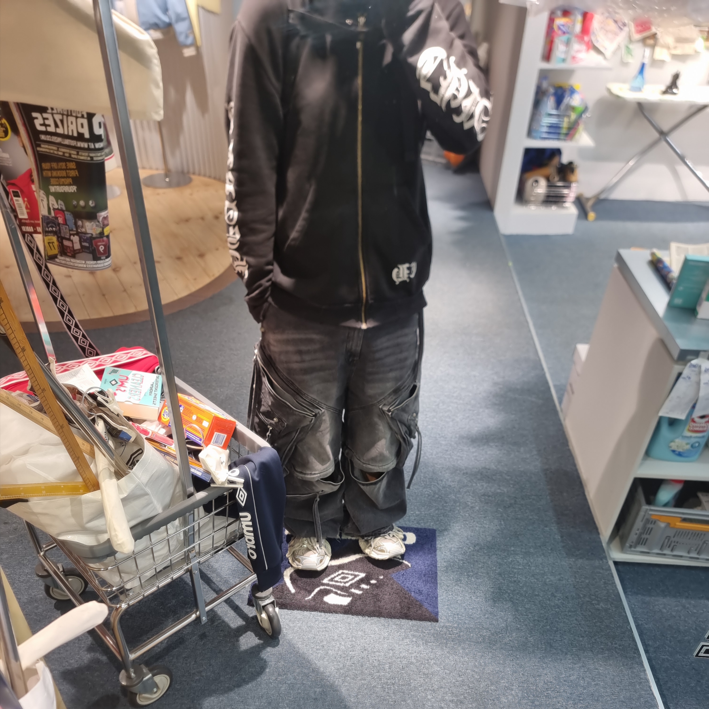 Balenciaga 3XL Sneakers Light Beige, Chrome Hearts Scroll Logo Fleece Zip-Up Hoodie Black 착용 스타일 - 2