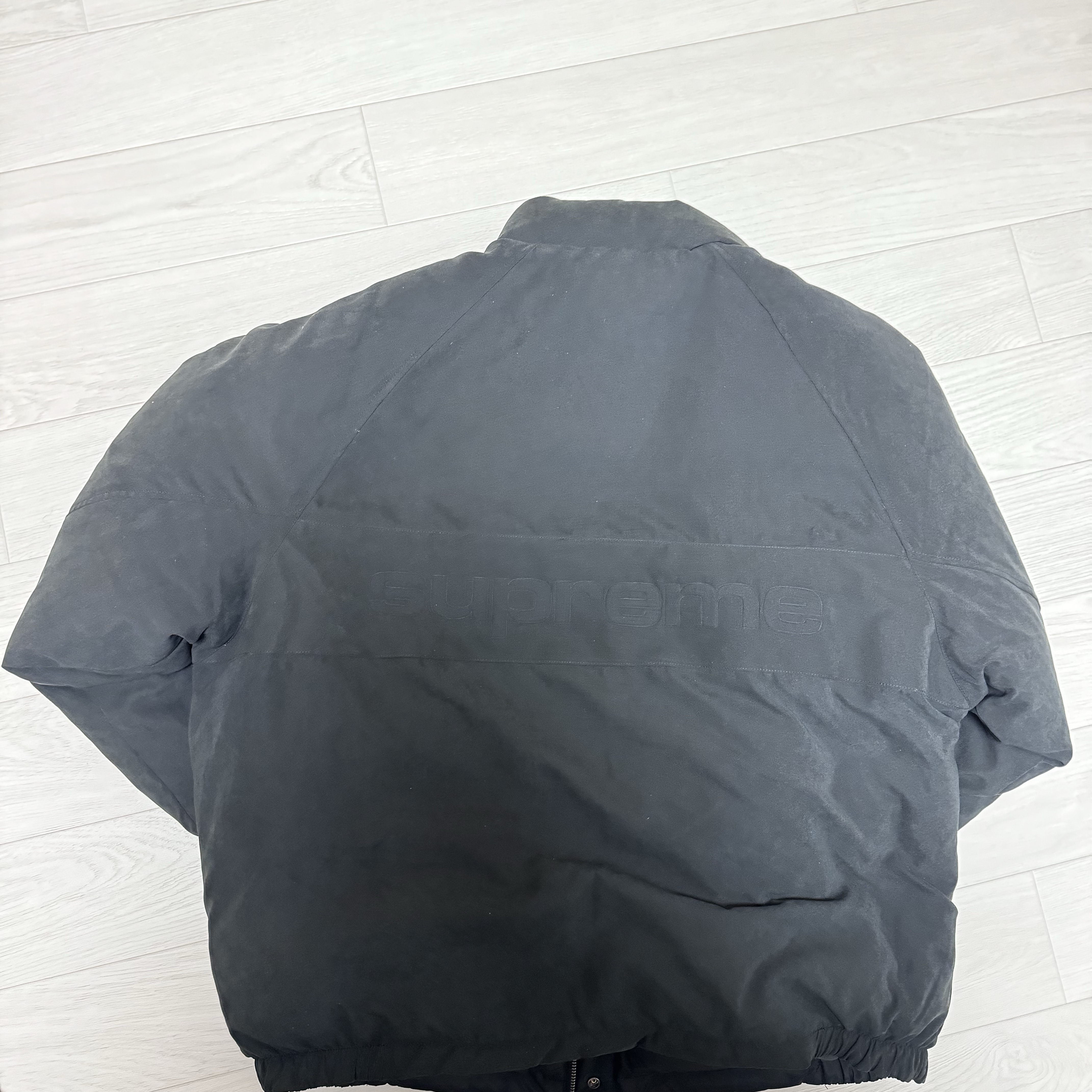 Supreme Reversible Down Puffer Jacket Black - 24SS 착용 스타일 - 4