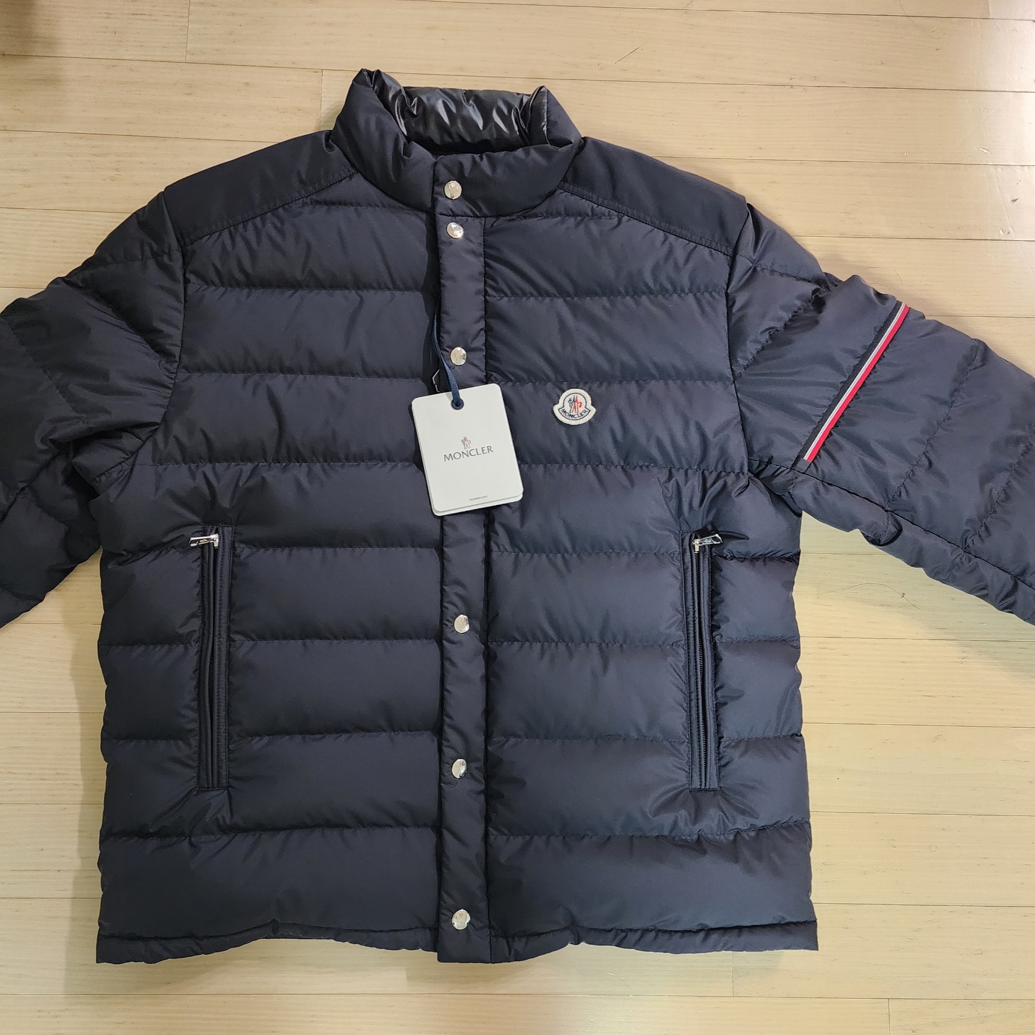Moncler Colomb Short Down Jacket Night Blue - 24SS 착용 스타일