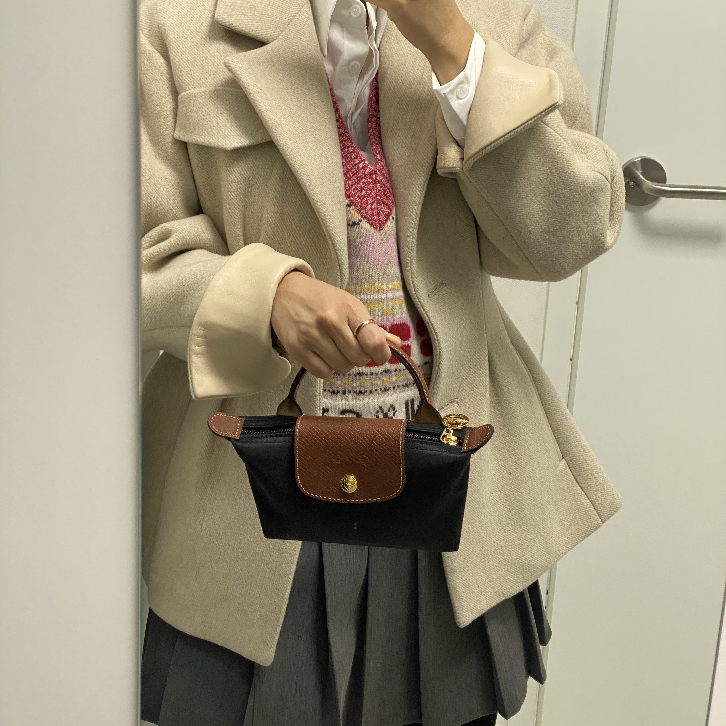 Longchamp Le Pliage Original Handle Pouch Black, Chanel Coco Crush Ring Quilted Motif Mini & 18K Beige Gold 착용 스타일