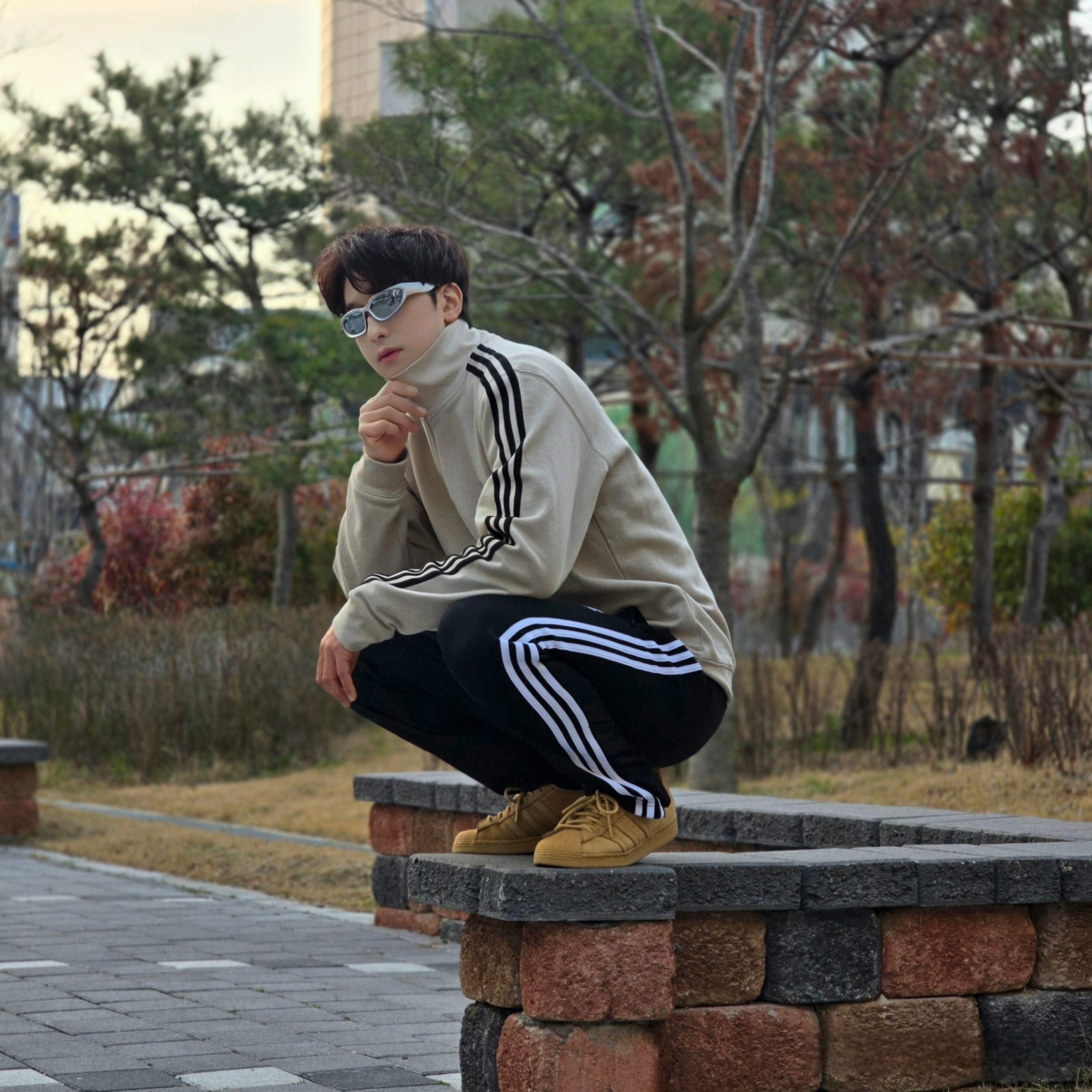 Adidas Adicolor Classic 3-Stripes Half-Zip Sweatshirt Black White - KR Sizing, Adidas Firebird Track Pants Black - KR Sizing 착용 스타일 - 2