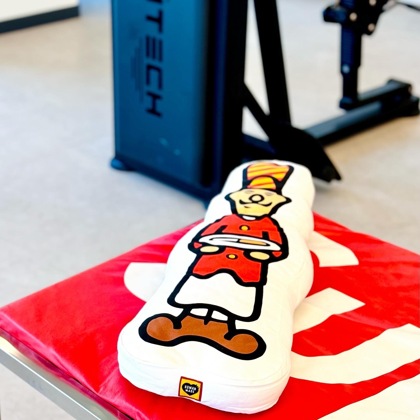 Human Made Mr. Cumin Cushion Small Red 착용 스타일 - 1