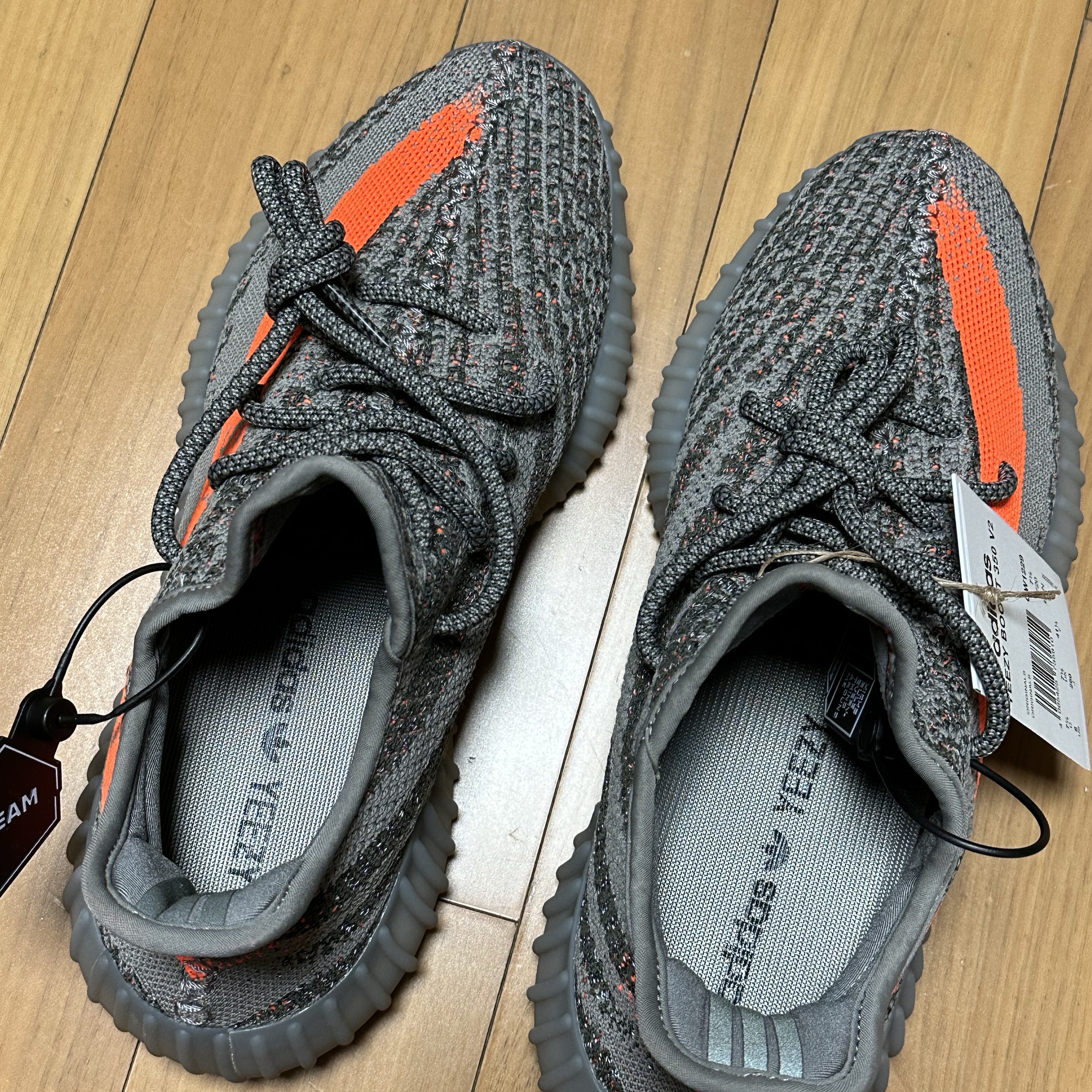 Adidas Yeezy Boost 350 V2 Beluga - Reflective 착용 스타일