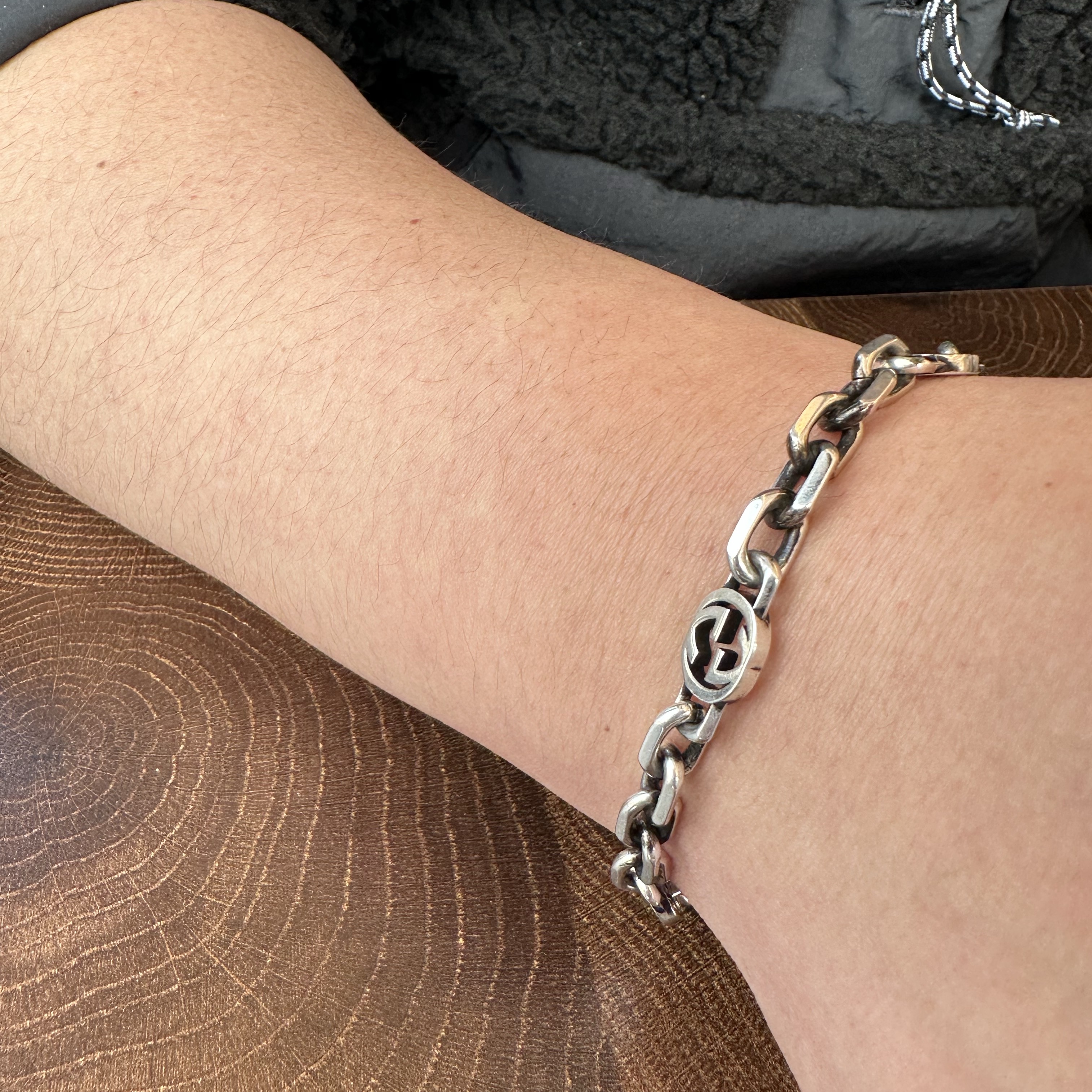 Gucci Interlocking G Bracelet Silver 착용 스타일