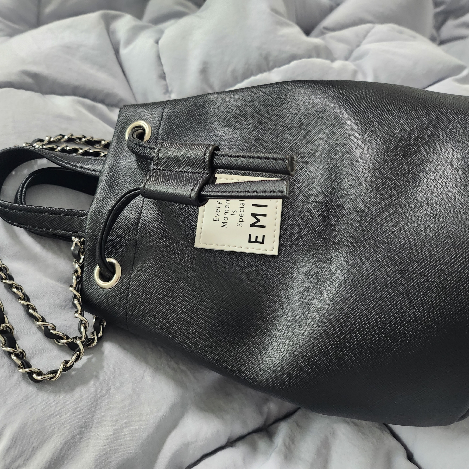 Emis Leather Mini Backpack Black 착용 스타일 - 1