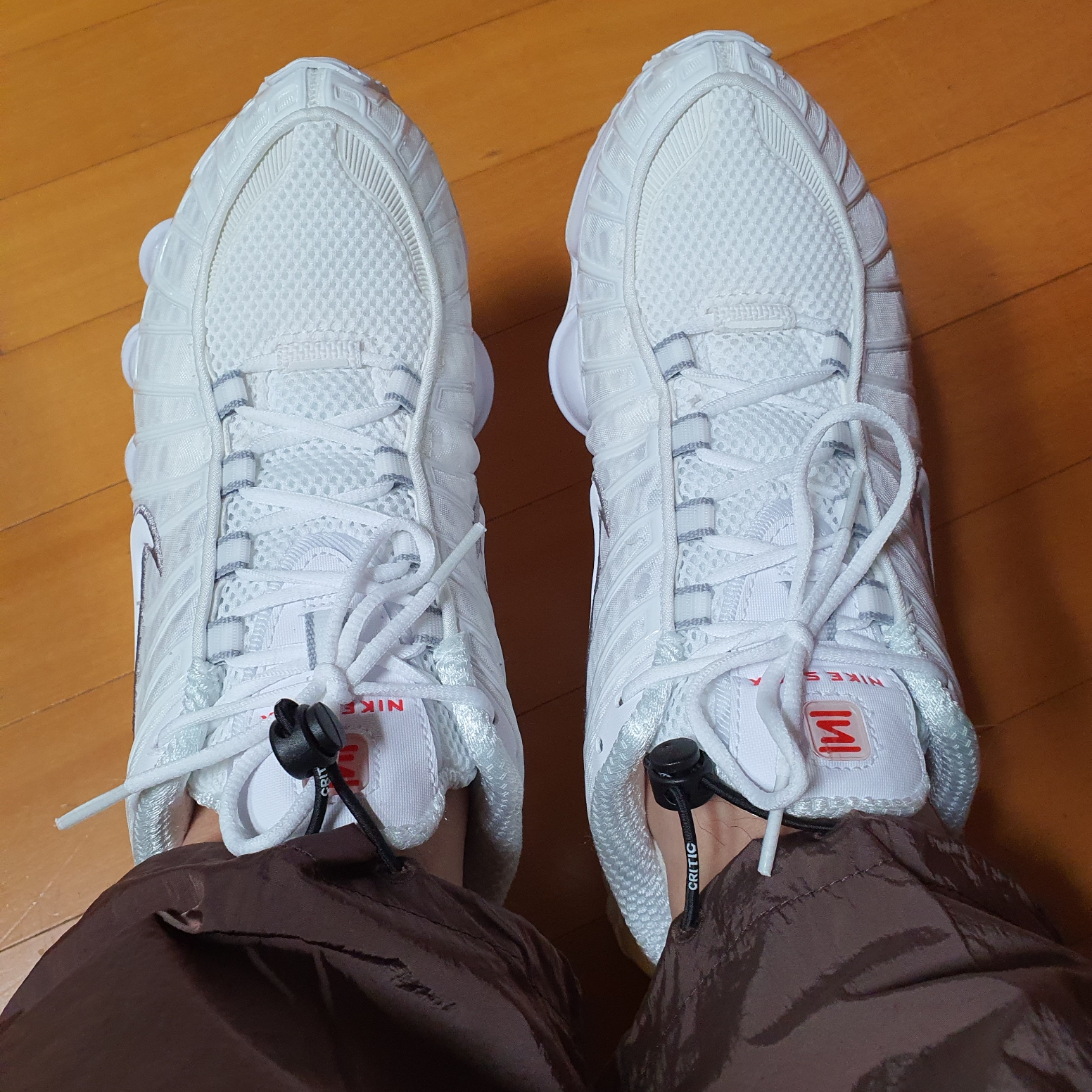 (W) Nike Shox TL White and Max Orange 착용 스타일