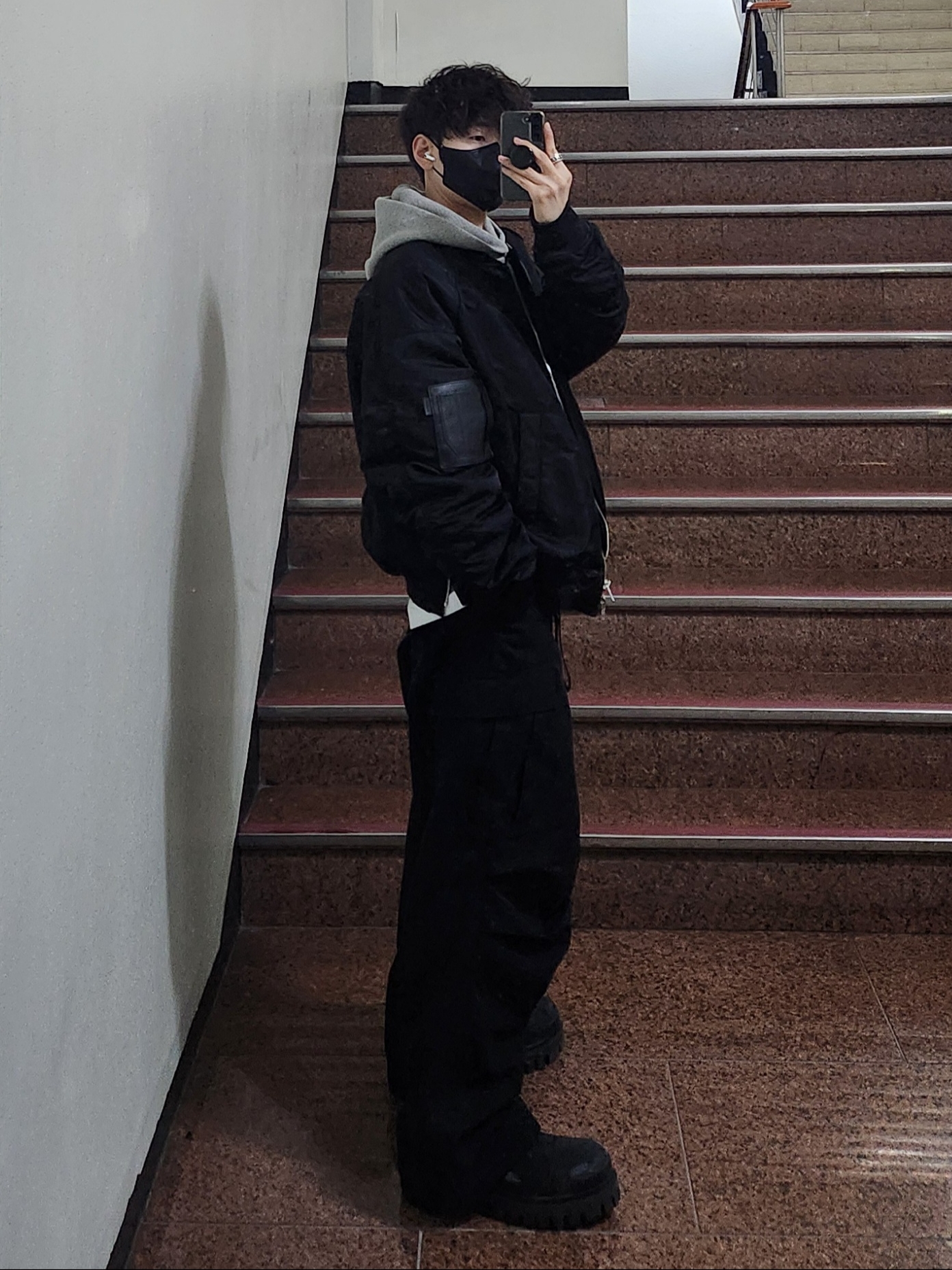 Essentials The Core Collection Hoodie Dark Oatmeal, Balenciaga Combat Strike 20mm Boots Black 착용 스타일 - 2
