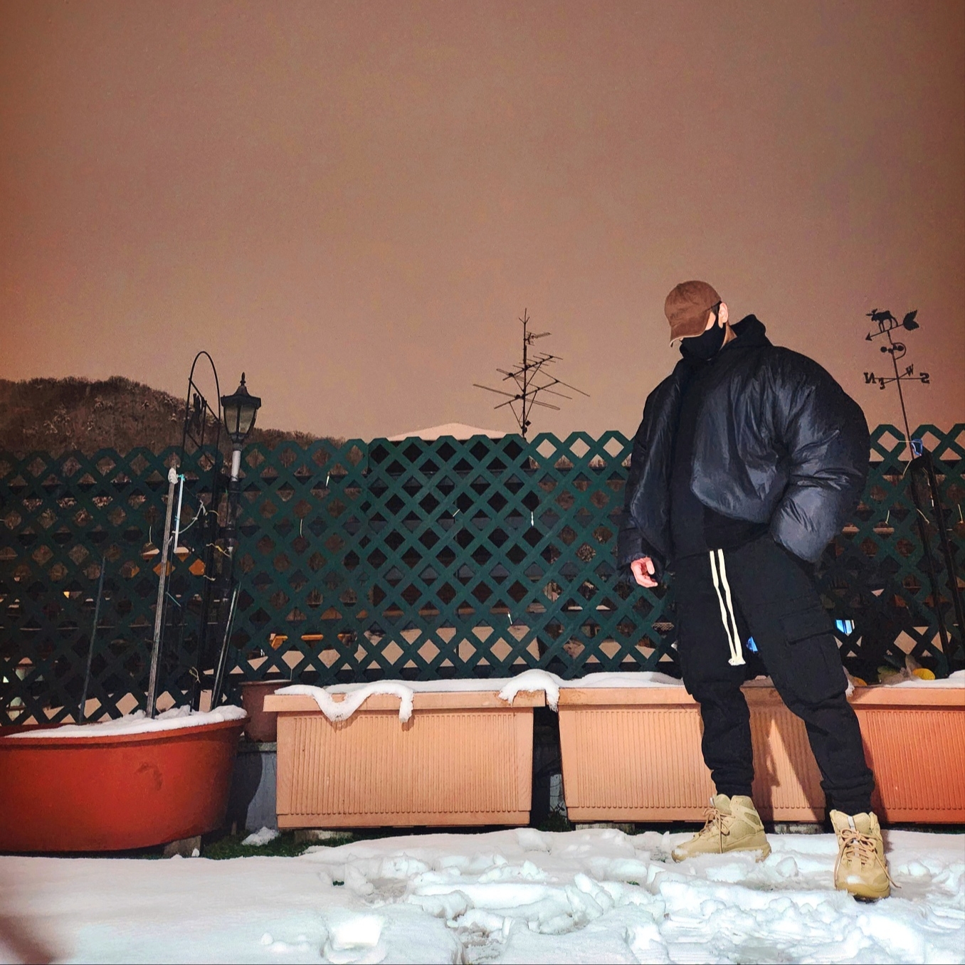 Yeezy Gap Engineered By Balenciaga Round Jacket 2 Black, Adidas Yeezy Desert Boot Rock 착용 스타일 - 1