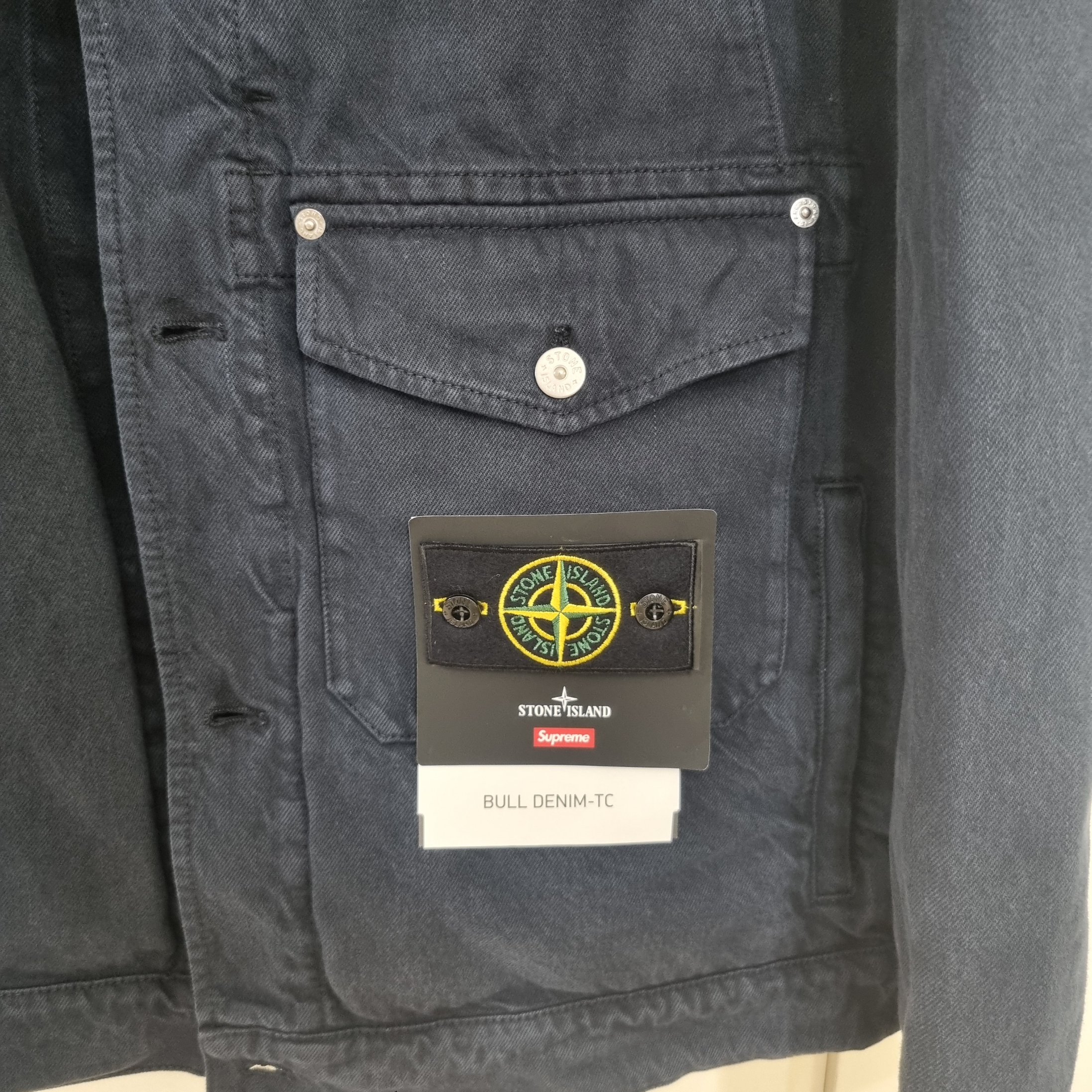 Supreme x Stone Island Denim Trucker Jacket Navy - 23FW 착용 스타일 - 2