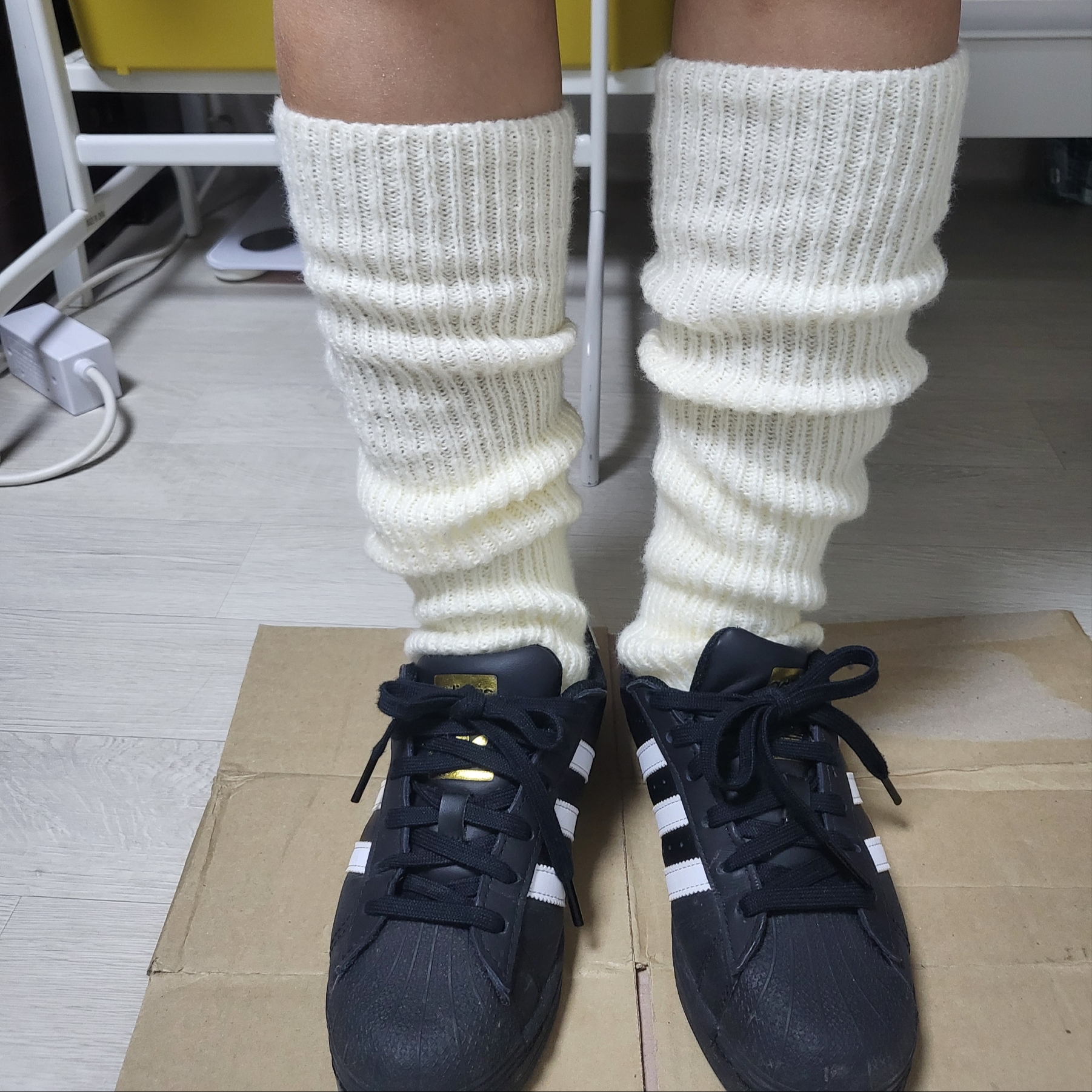 (J) Adidas Superstar Black White 착용 스타일